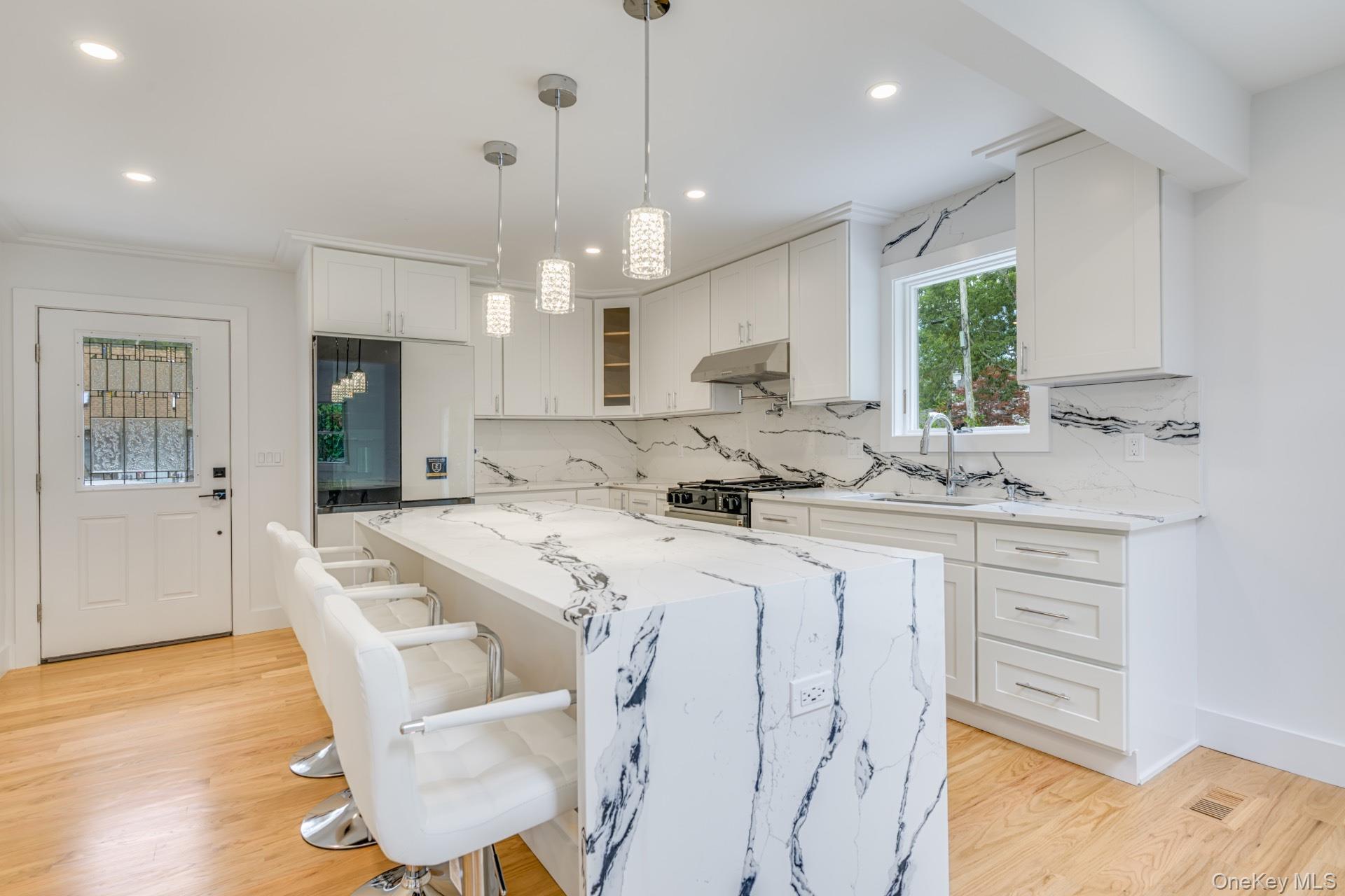 1 Lynnwood Court, Hampton Bays, NY 11946