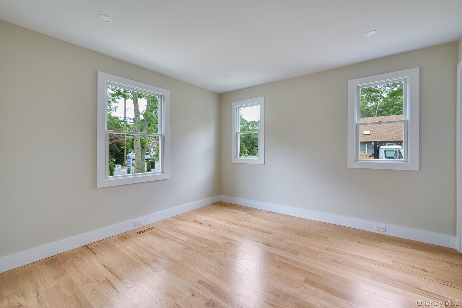 1 Lynnwood Court, Hampton Bays, NY 11946