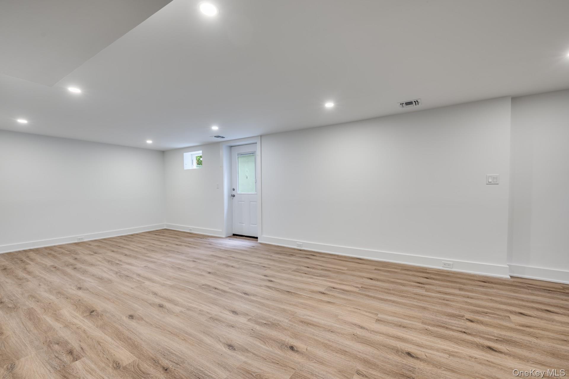 1 Lynnwood Court, Hampton Bays, NY 11946