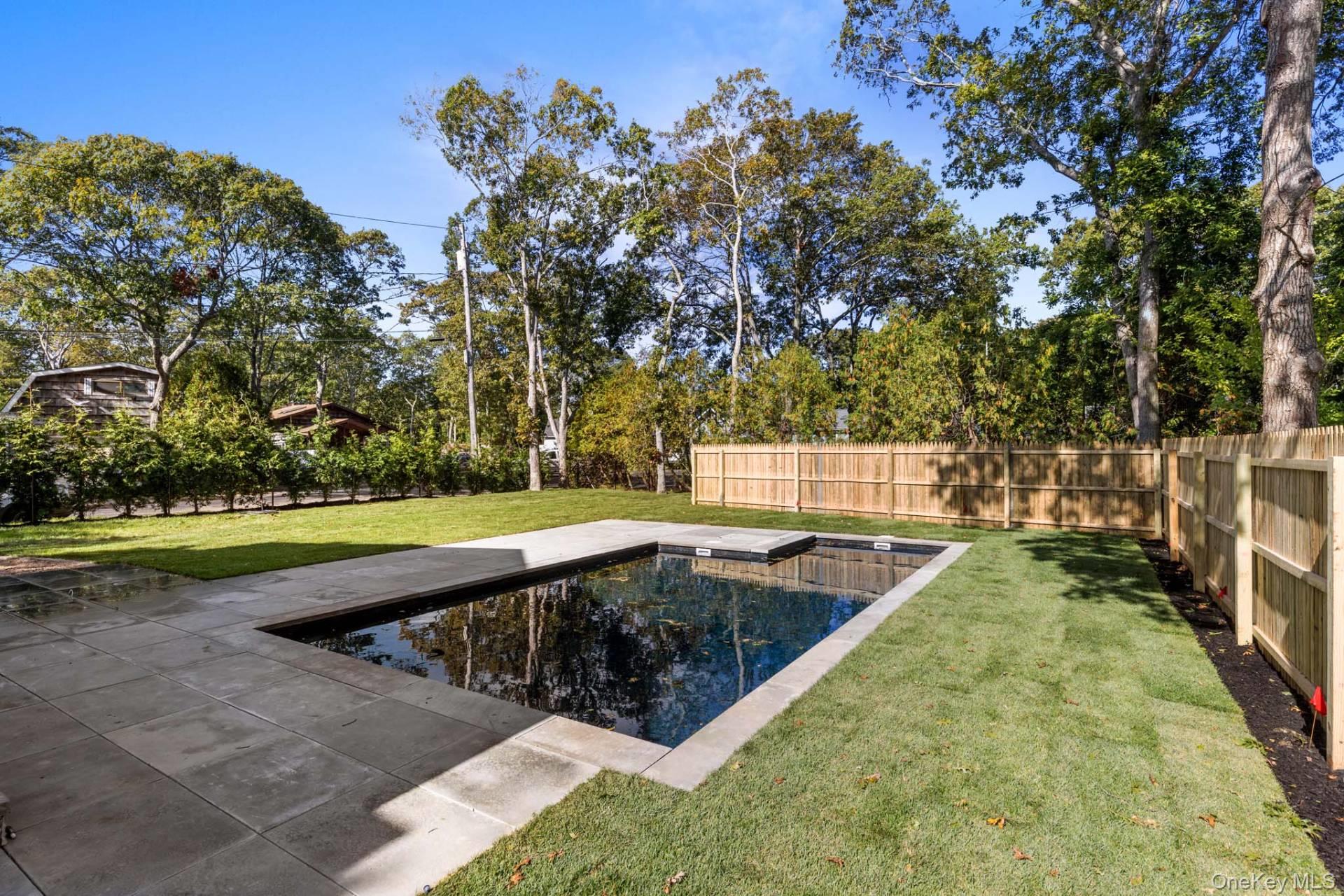 1 Lynnwood Court, Hampton Bays, NY 11946