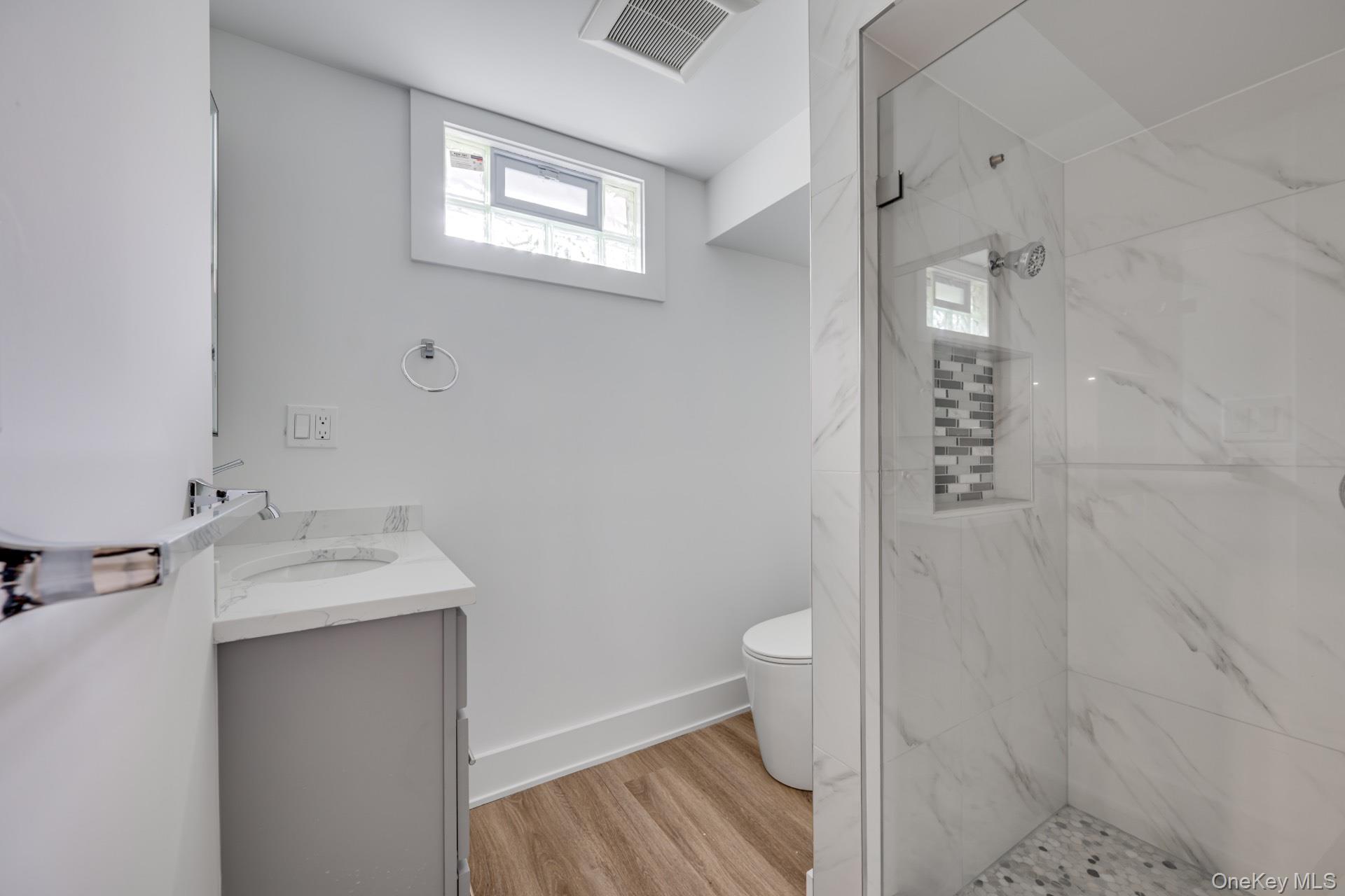 1 Lynnwood Court, Hampton Bays, NY 11946