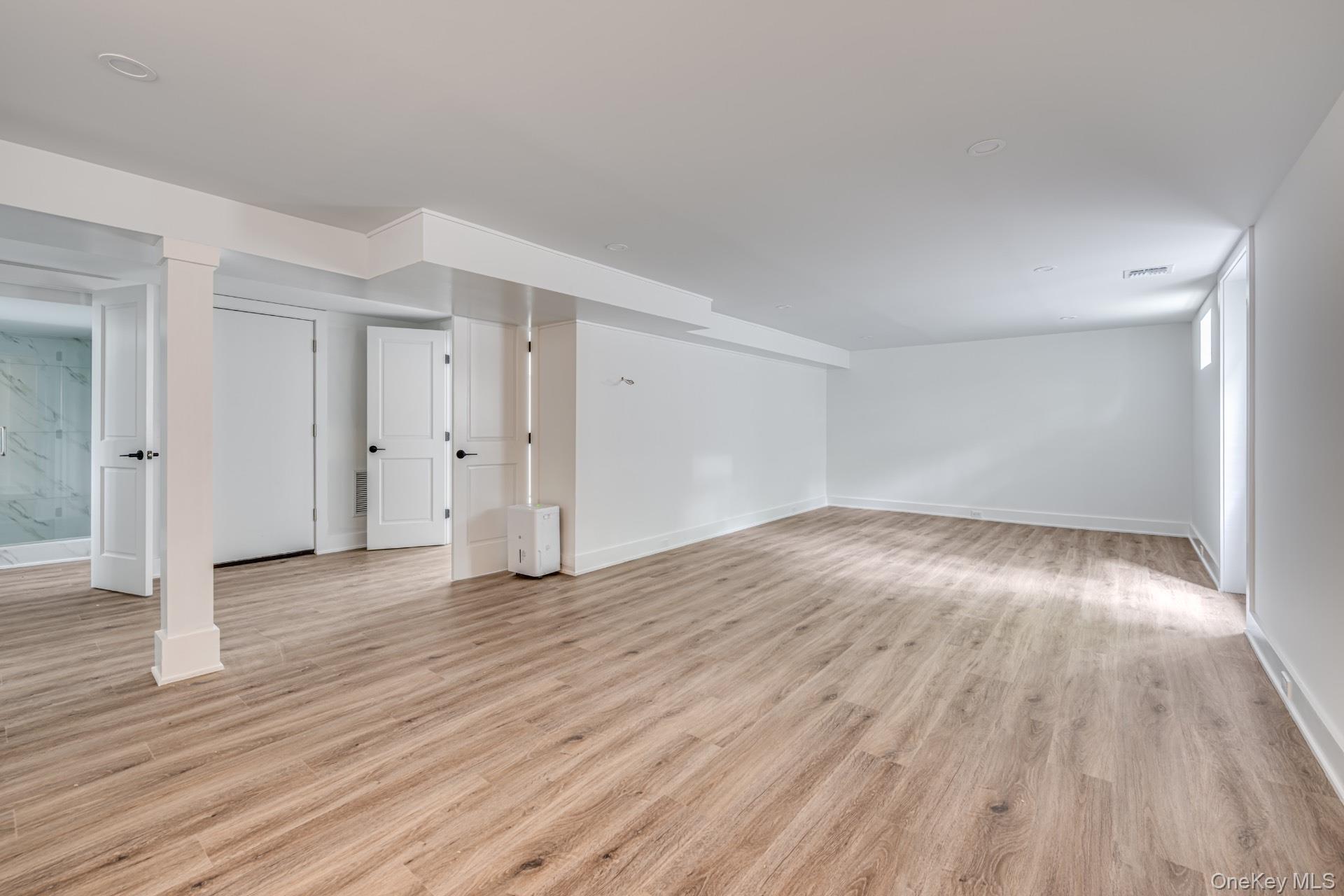 1 Lynnwood Court, Hampton Bays, NY 11946