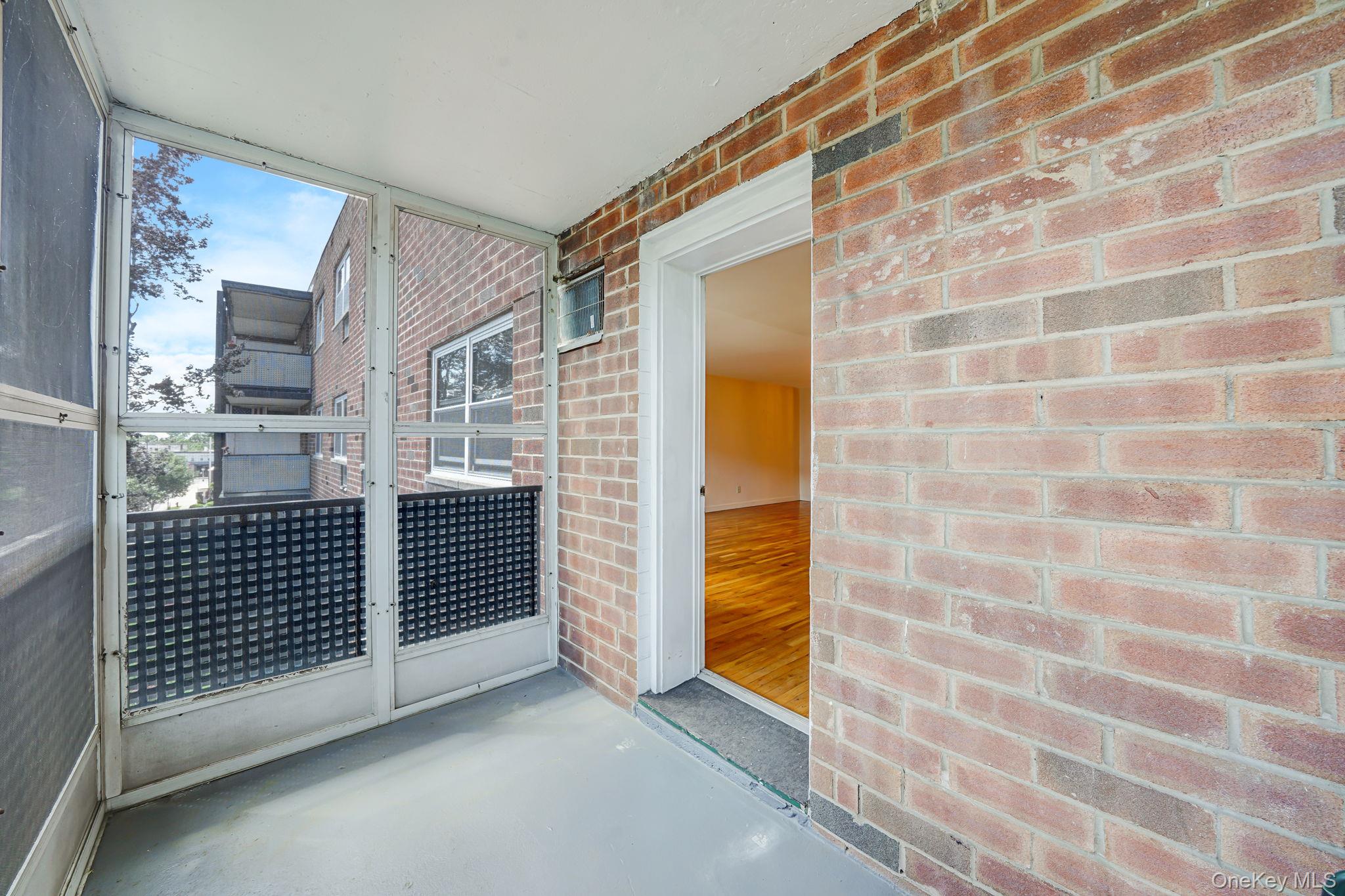 100 Lincoln Avenue # 28C, Mineola, NY 11501