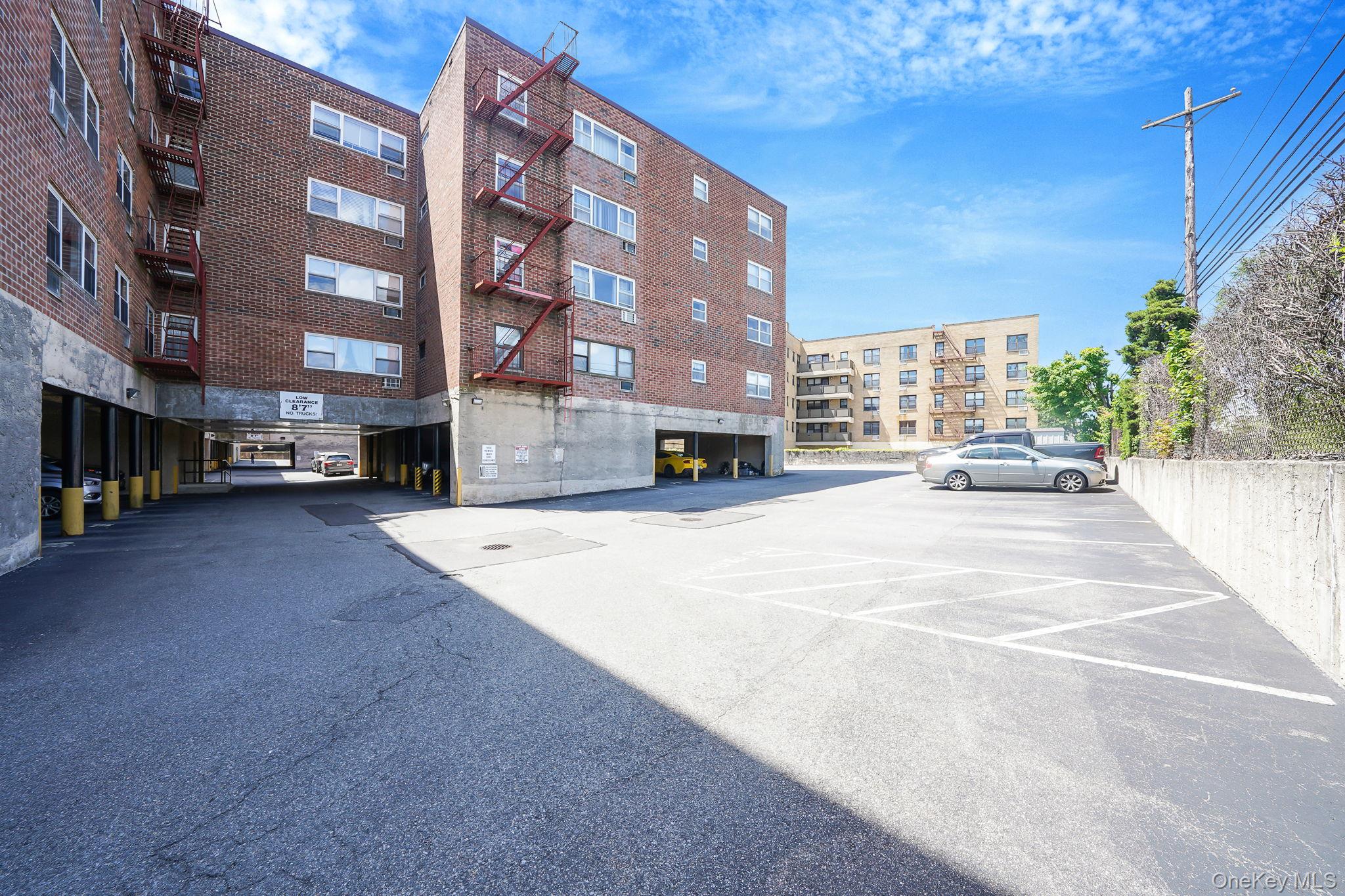 100 Lincoln Avenue # 28C, Mineola, NY 11501