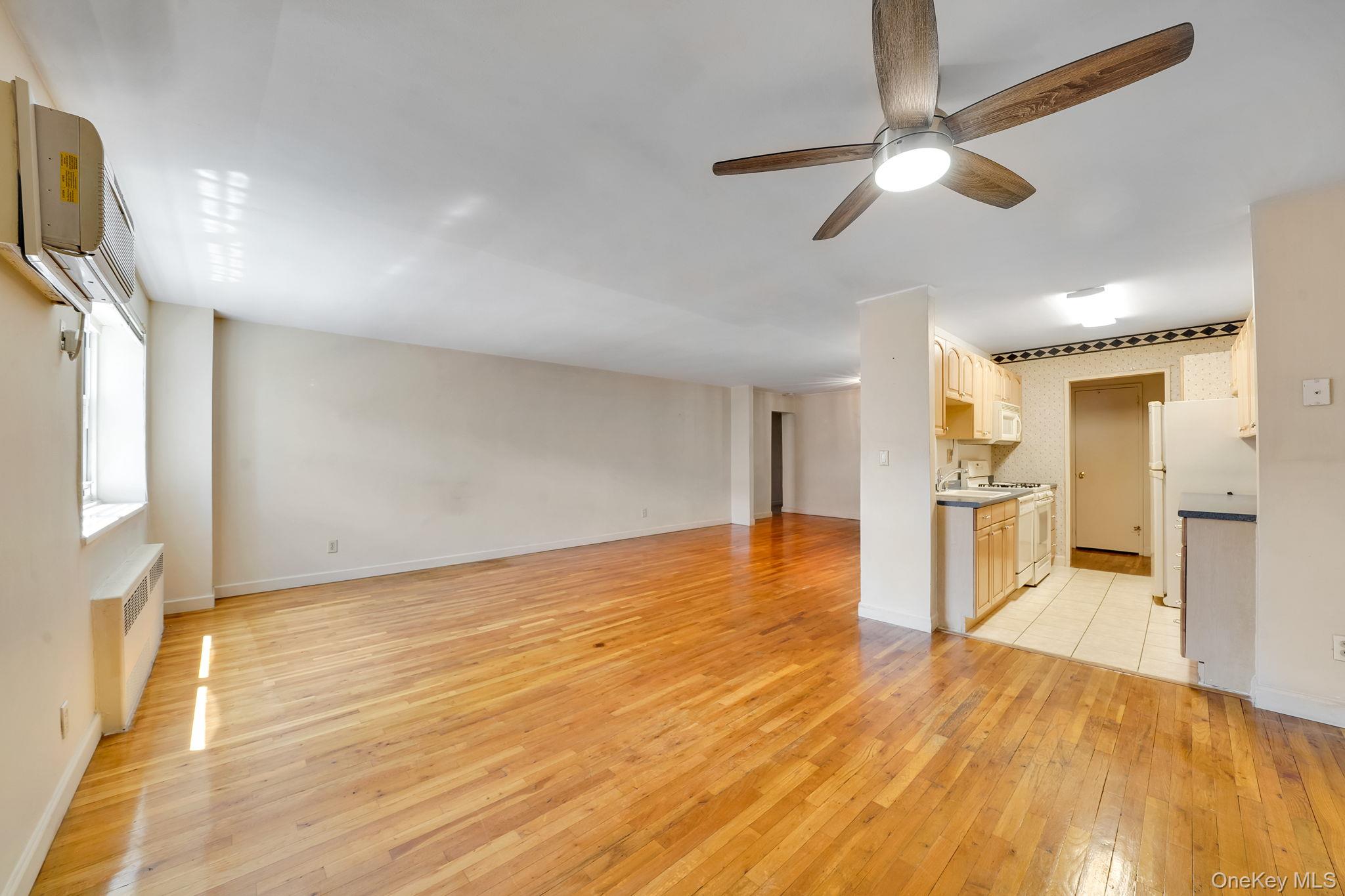 100 Lincoln Avenue # 28C, Mineola, NY 11501