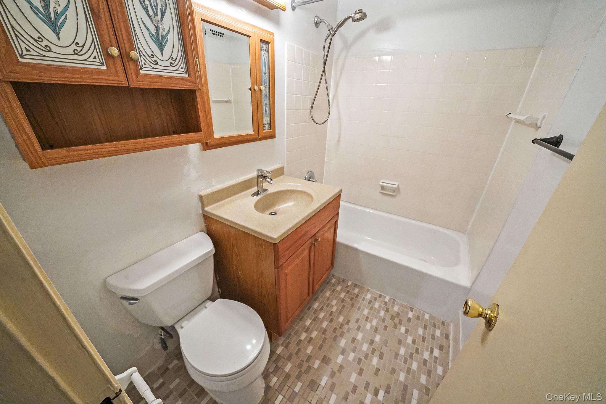 100 Lincoln Avenue # 28C, Mineola, NY 11501