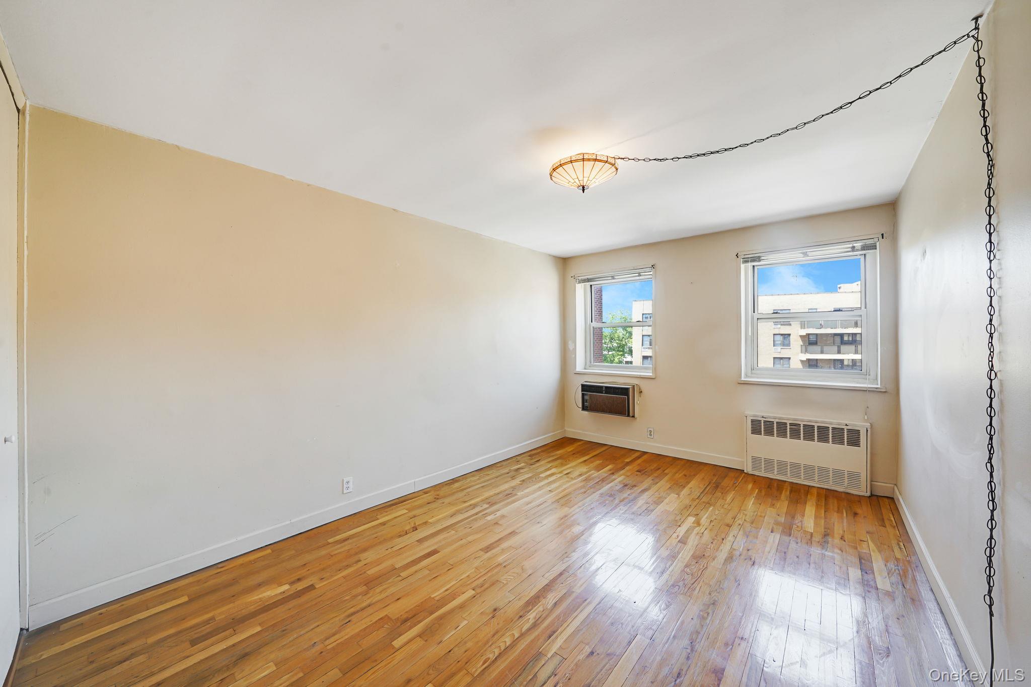 100 Lincoln Avenue # 28C, Mineola, NY 11501