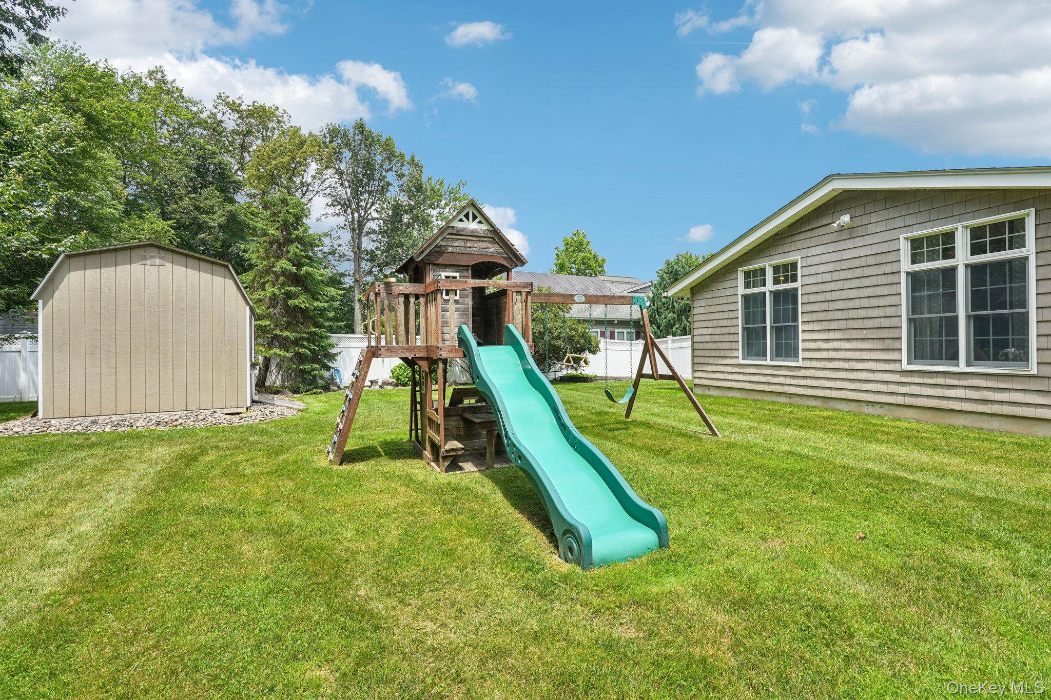 10 Brenda Lane, Bardonia, NY 10954