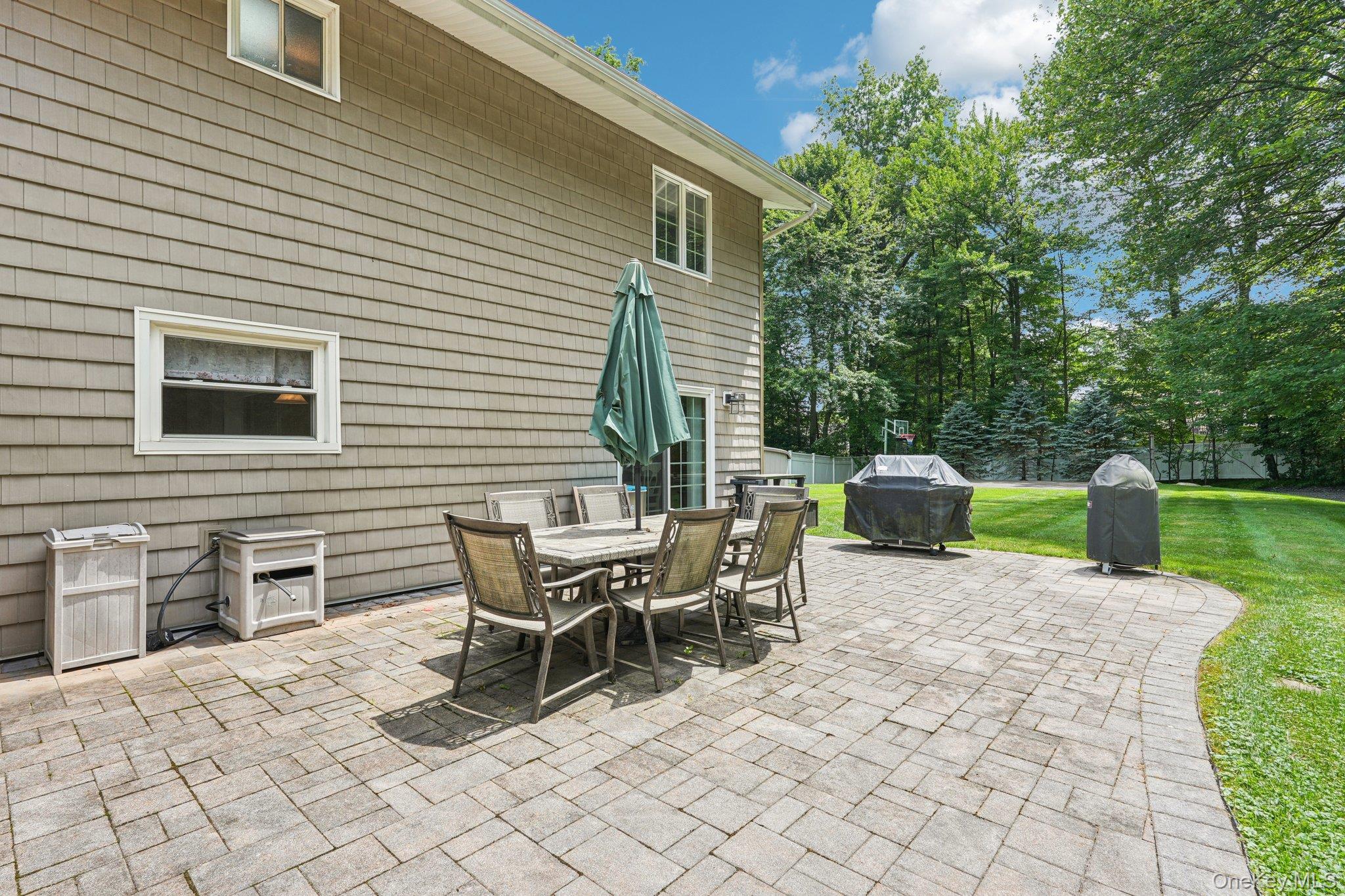 10 Brenda Lane, Bardonia, NY 10954