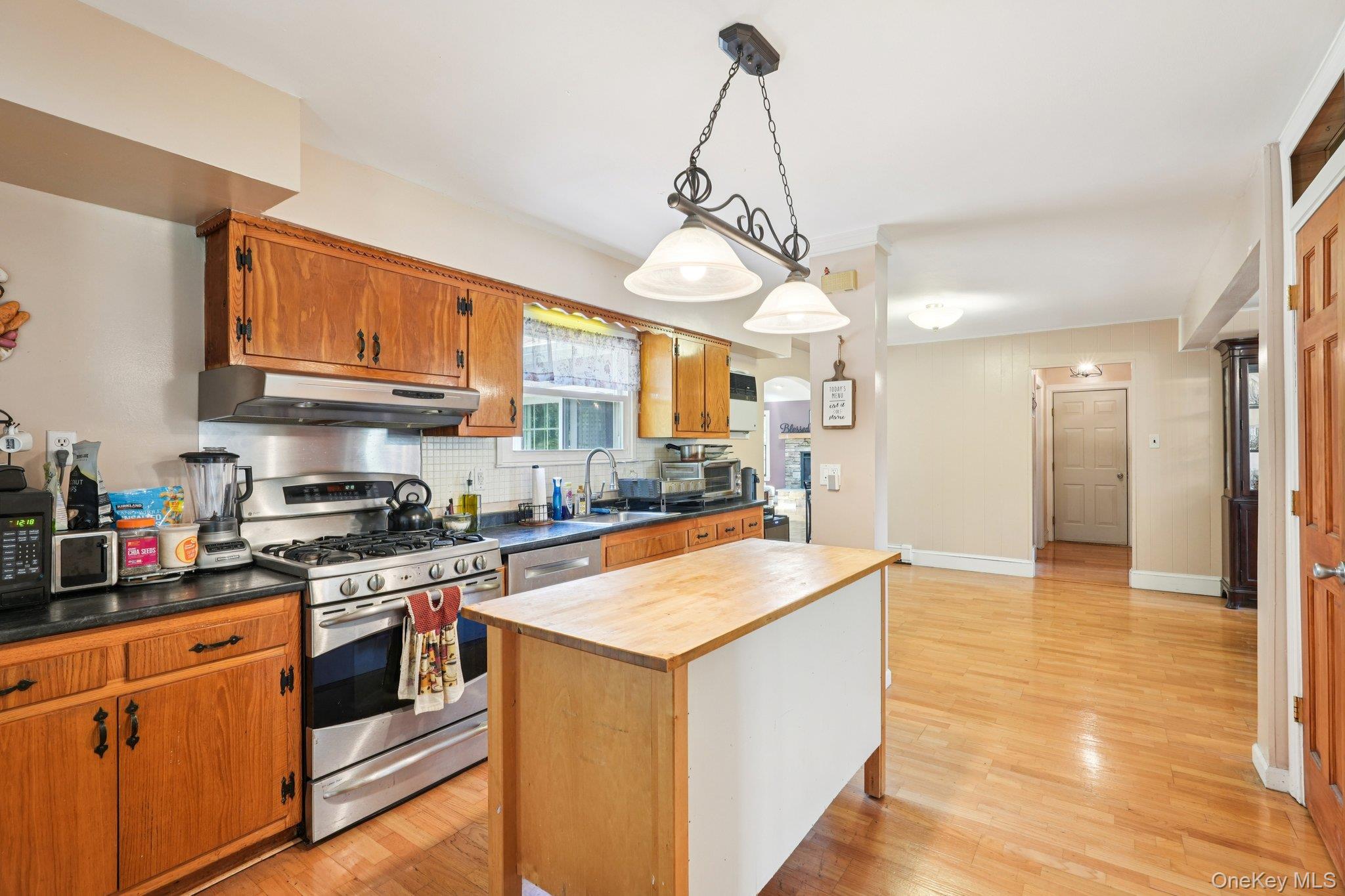 10 Brenda Lane, Bardonia, NY 10954