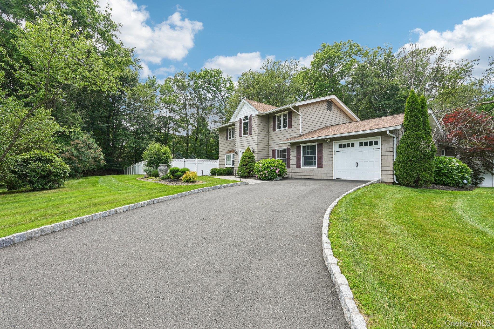 10 Brenda Lane, Bardonia, NY 10954