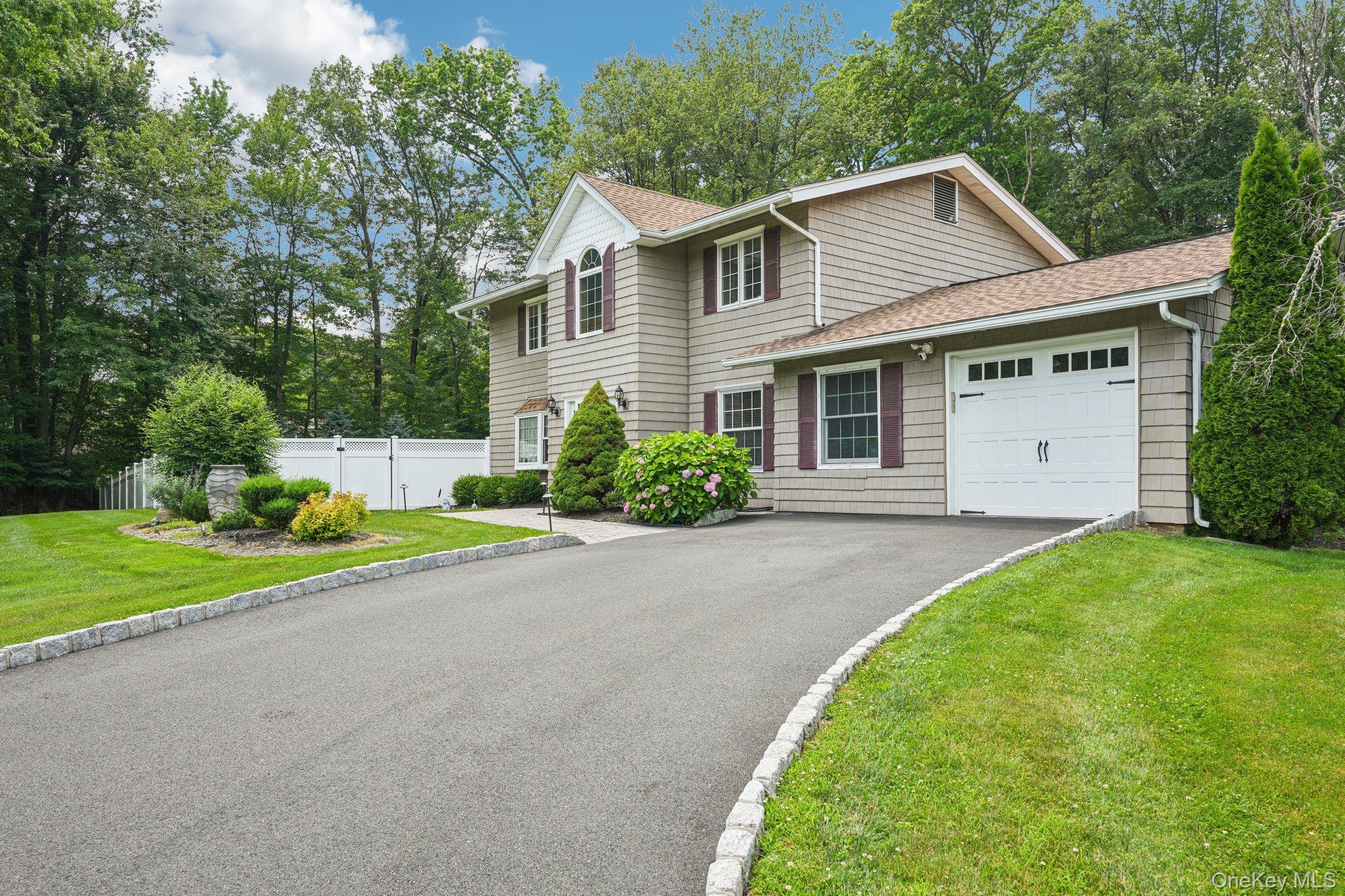 10 Brenda Lane, Bardonia, NY 10954