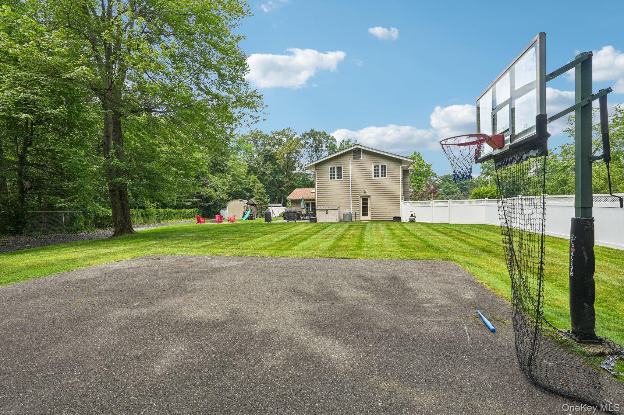 10 Brenda Lane, Bardonia, NY 10954