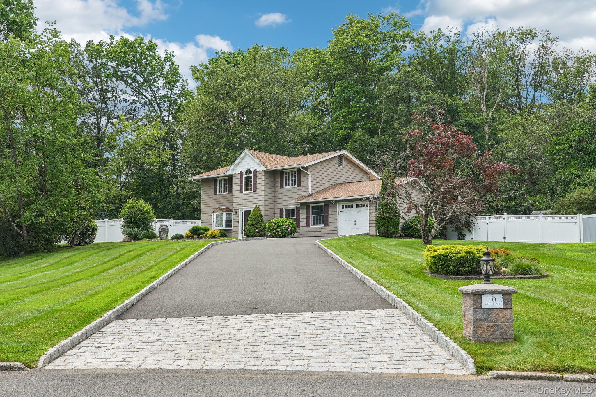 10 Brenda Lane, Bardonia, NY 10954