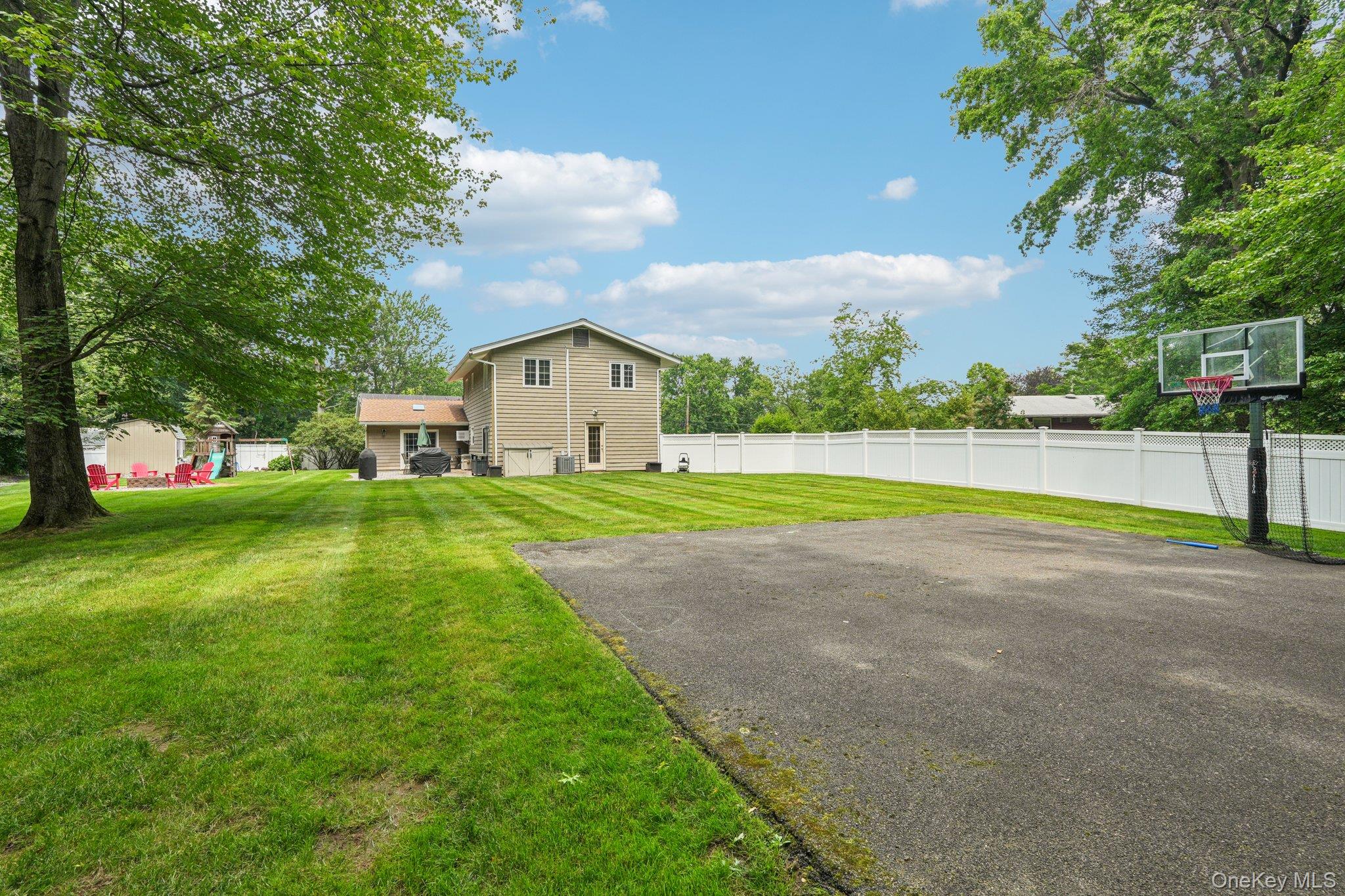 10 Brenda Lane, Bardonia, NY 10954