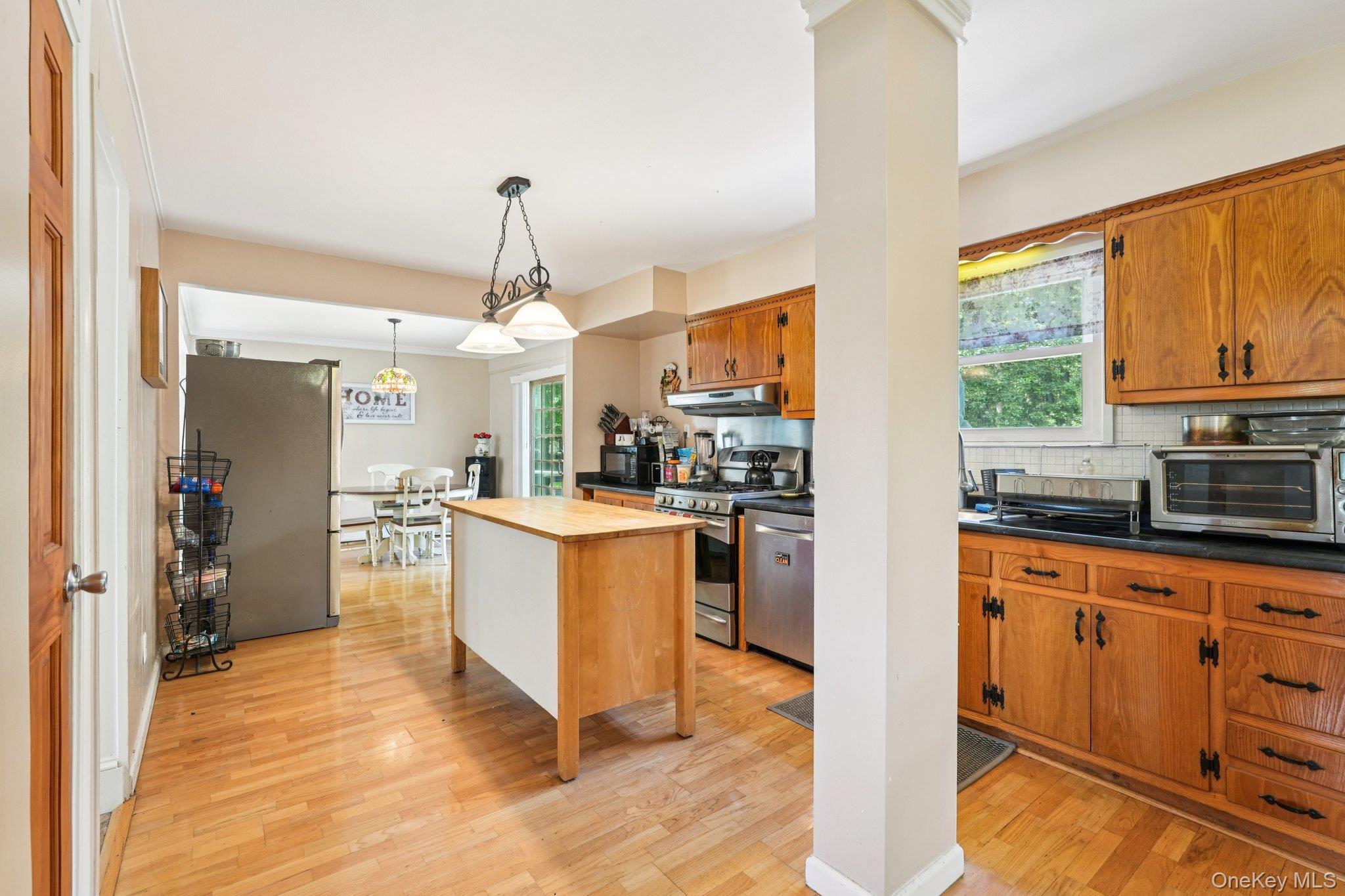 10 Brenda Lane, Bardonia, NY 10954