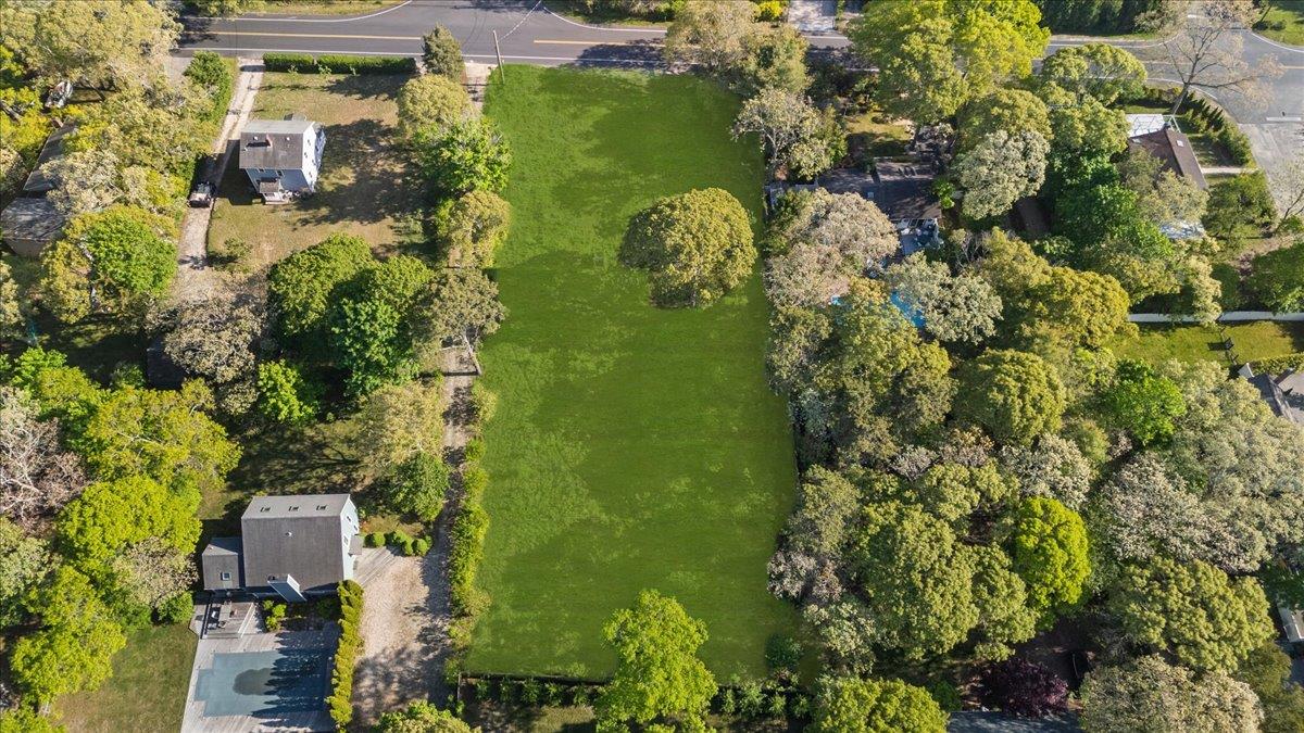 115 Bay Avenue E, Hampton Bays, NY 11946