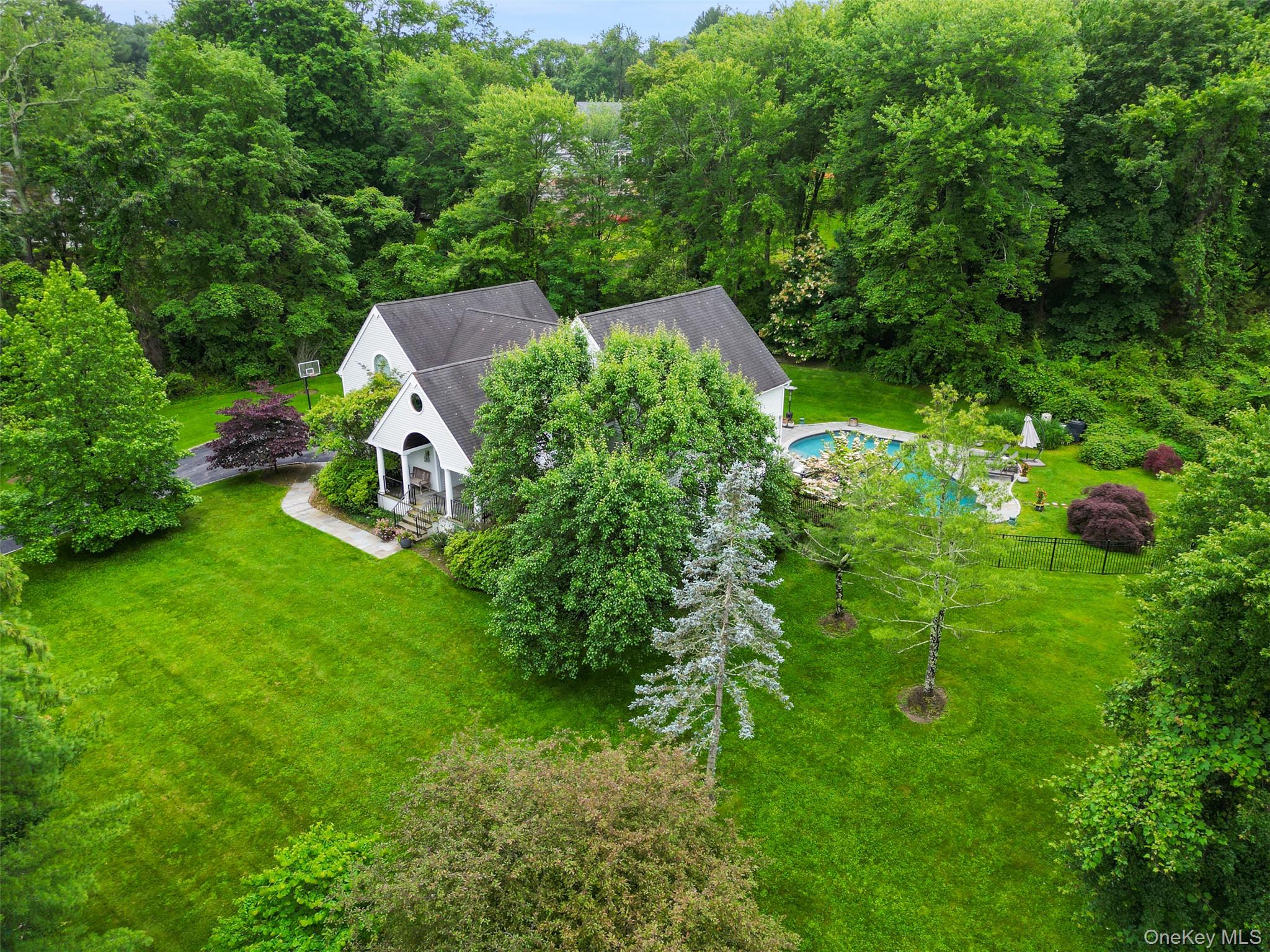 16 Club Way, Mount Kisco, NY 10549