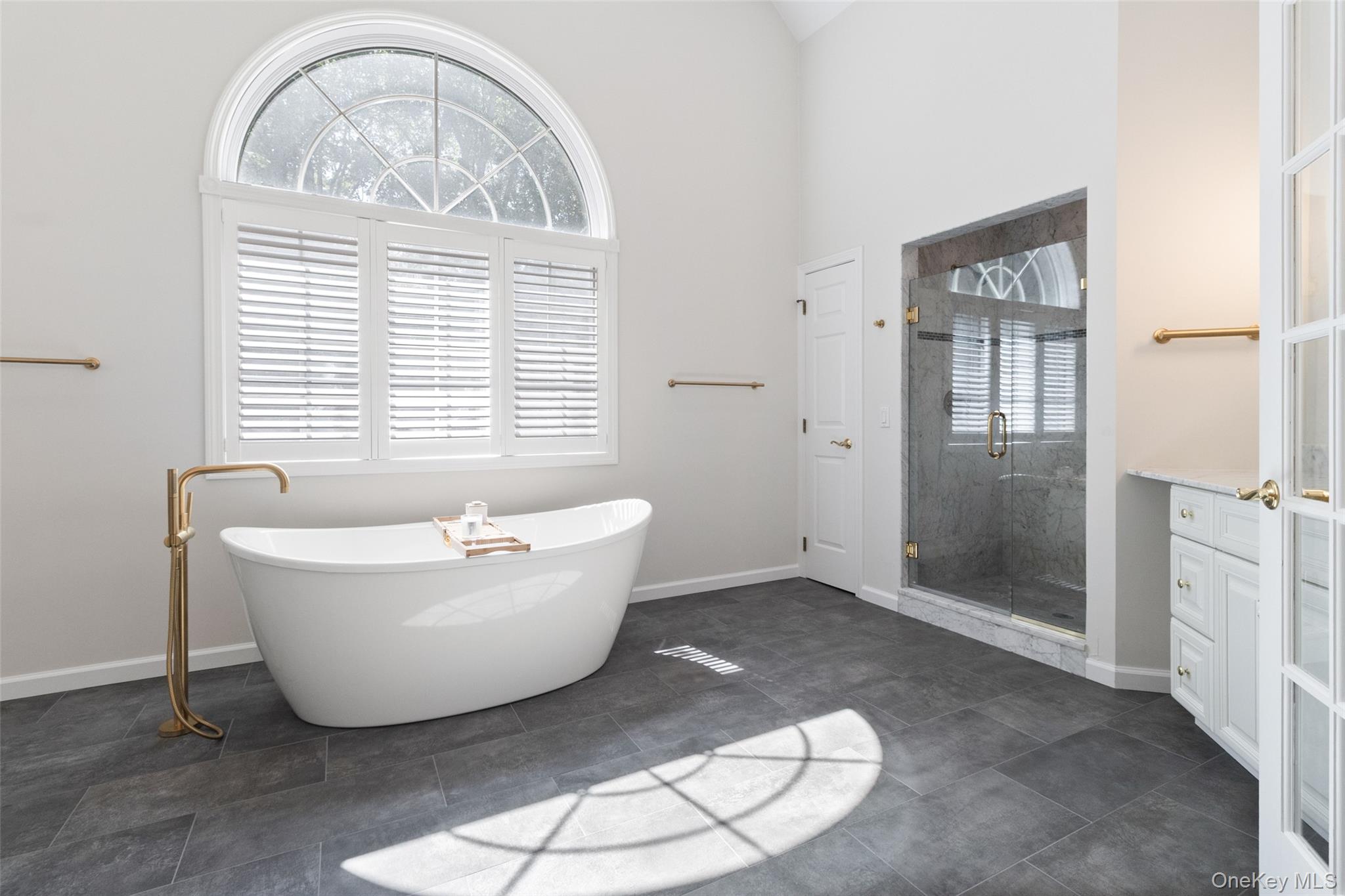 16 Club Way, Mount Kisco, NY 10549