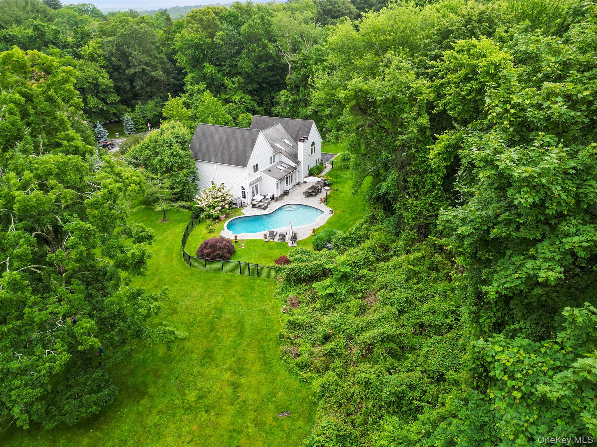 16 Club Way, Mount Kisco, NY 10549