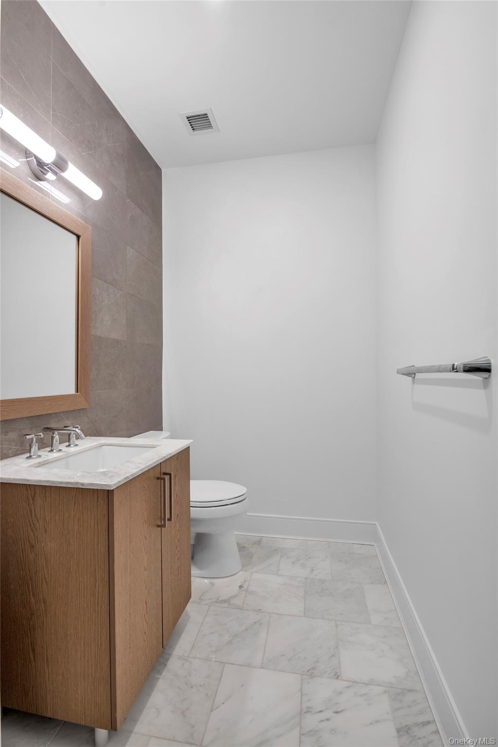 100 Garvies Point Road # 1238, Glen Cove, NY 11542