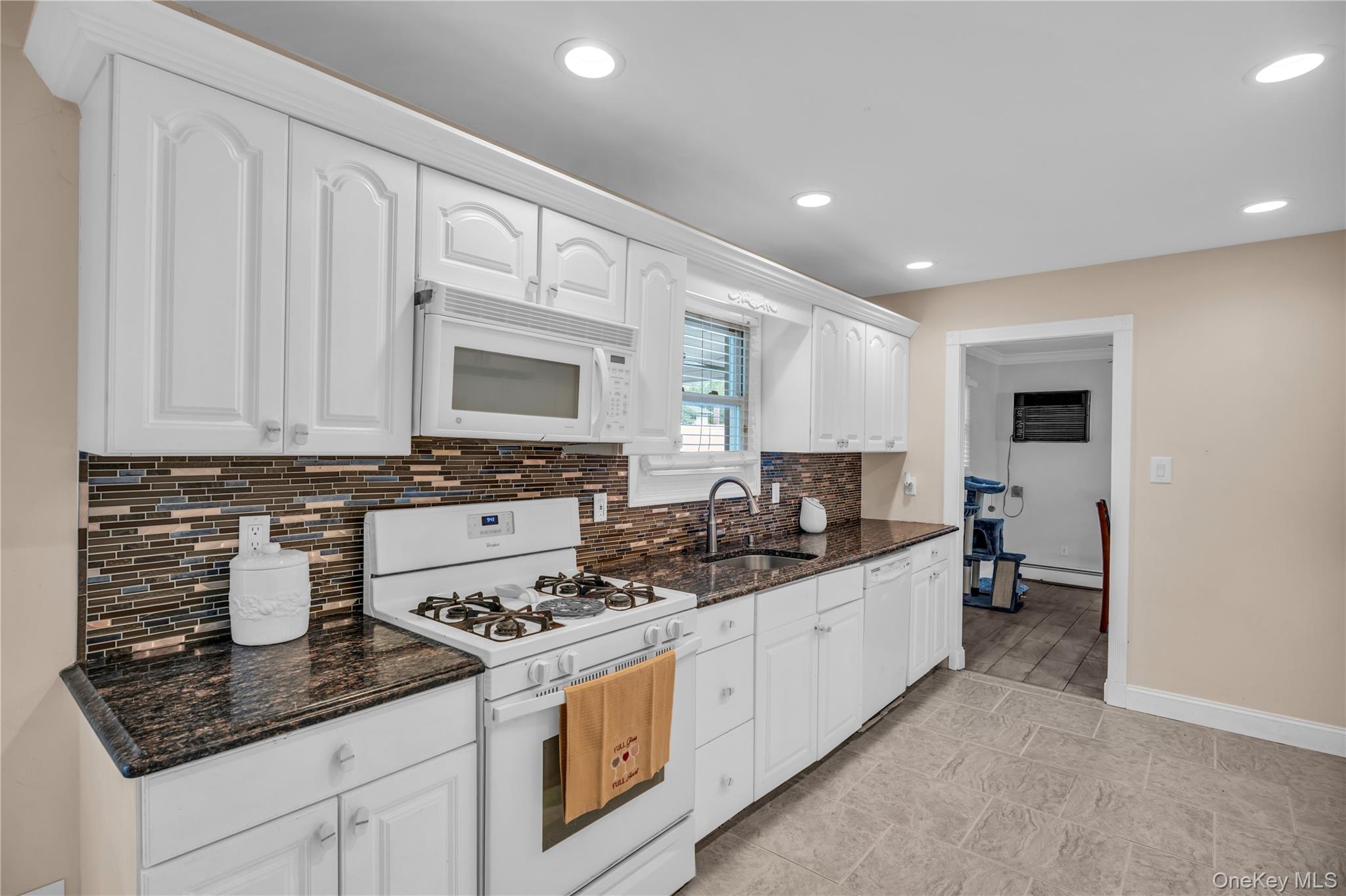 38 Nadine Lane, Port Jefferson Station, NY 11776