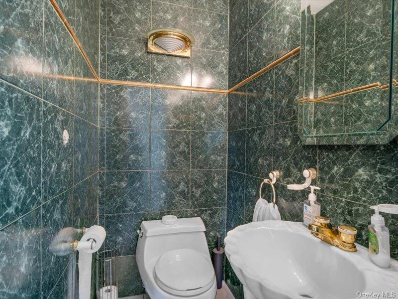 38 Nadine Lane, Port Jefferson Station, NY 11776