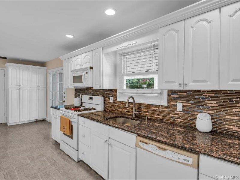 38 Nadine Lane, Port Jefferson Station, NY 11776