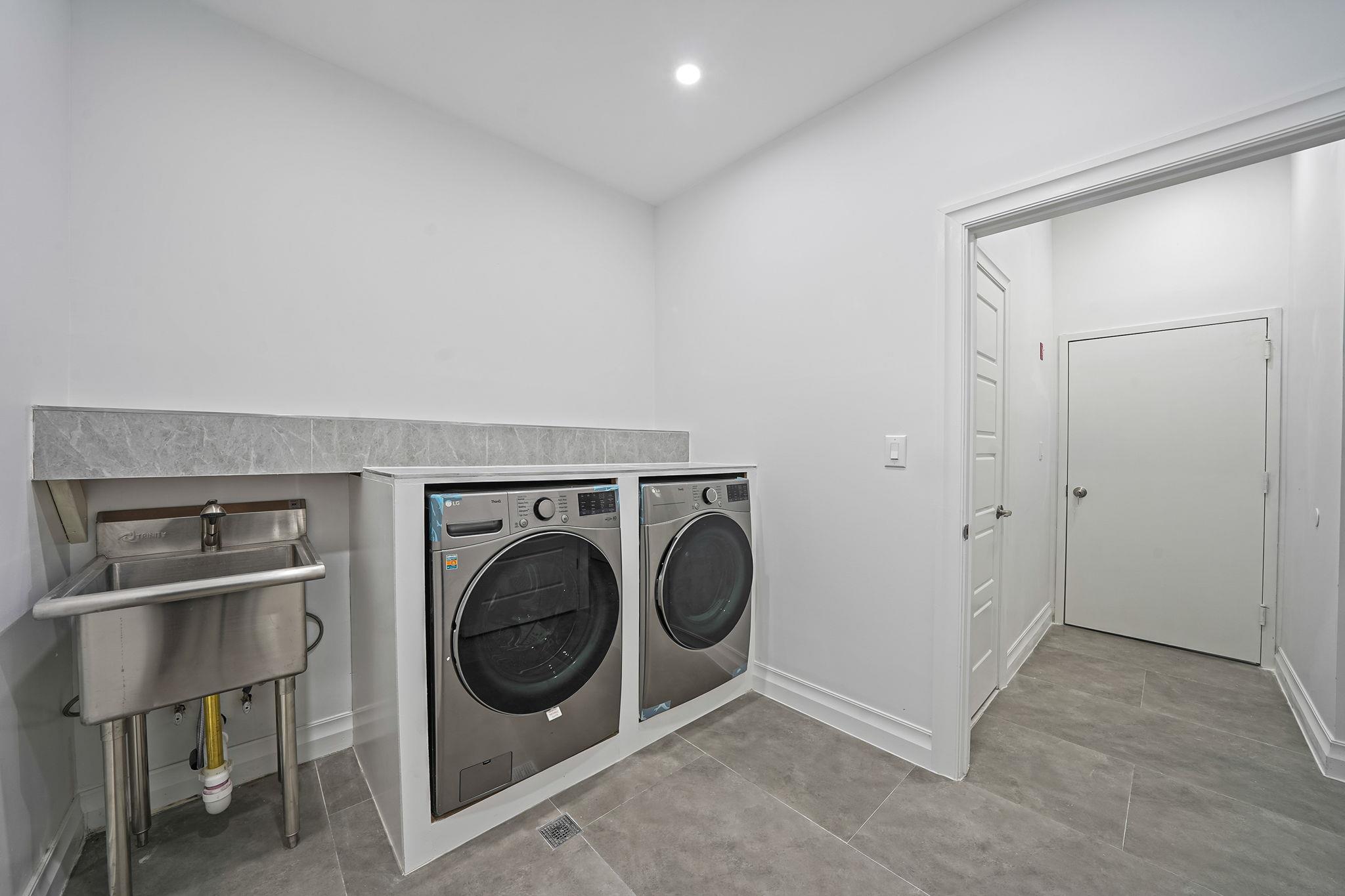 261-16 E Williston Avenue, Floral Park, NY 1001