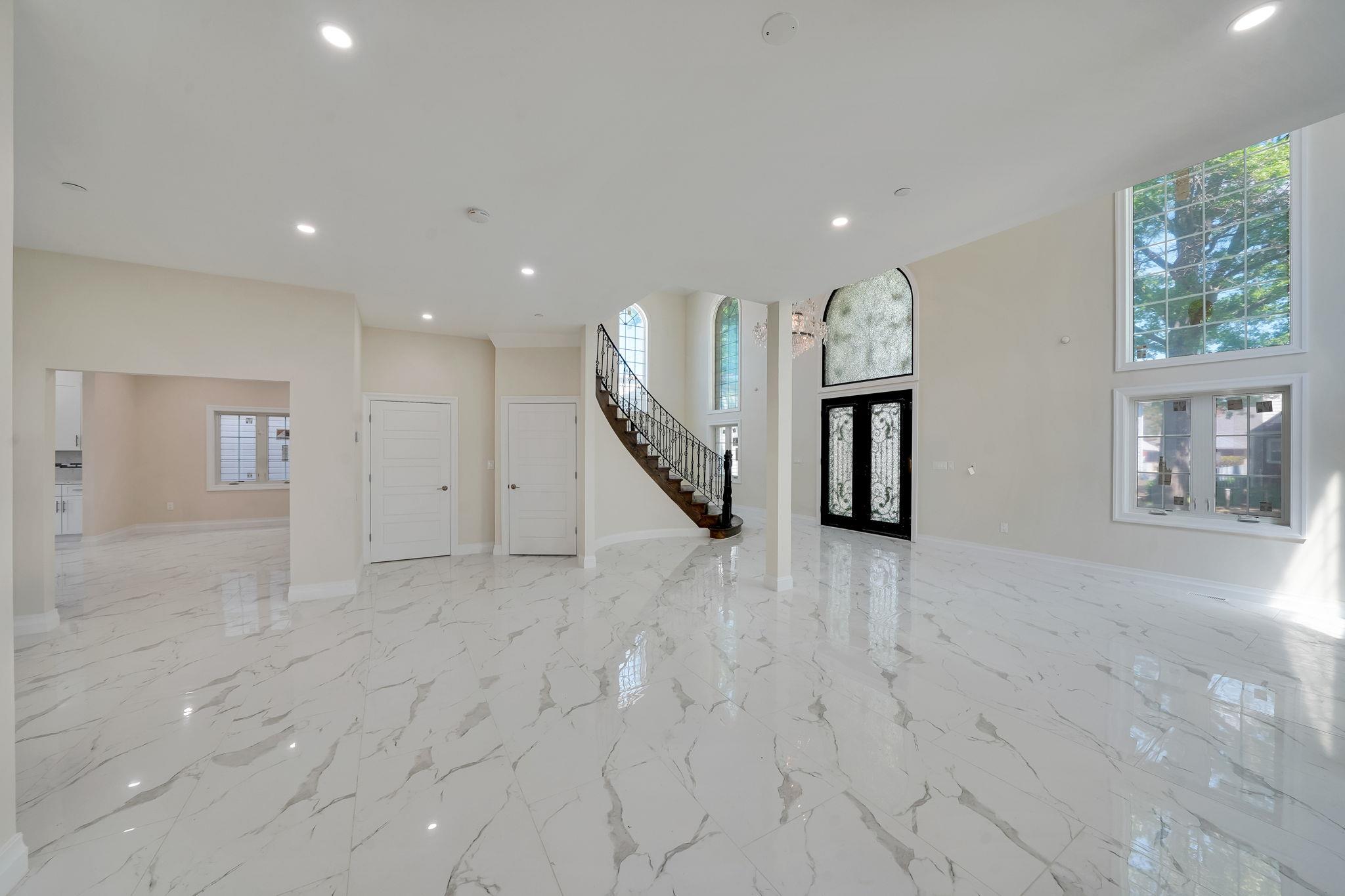 261-16 E Williston Avenue, Floral Park, NY 1001