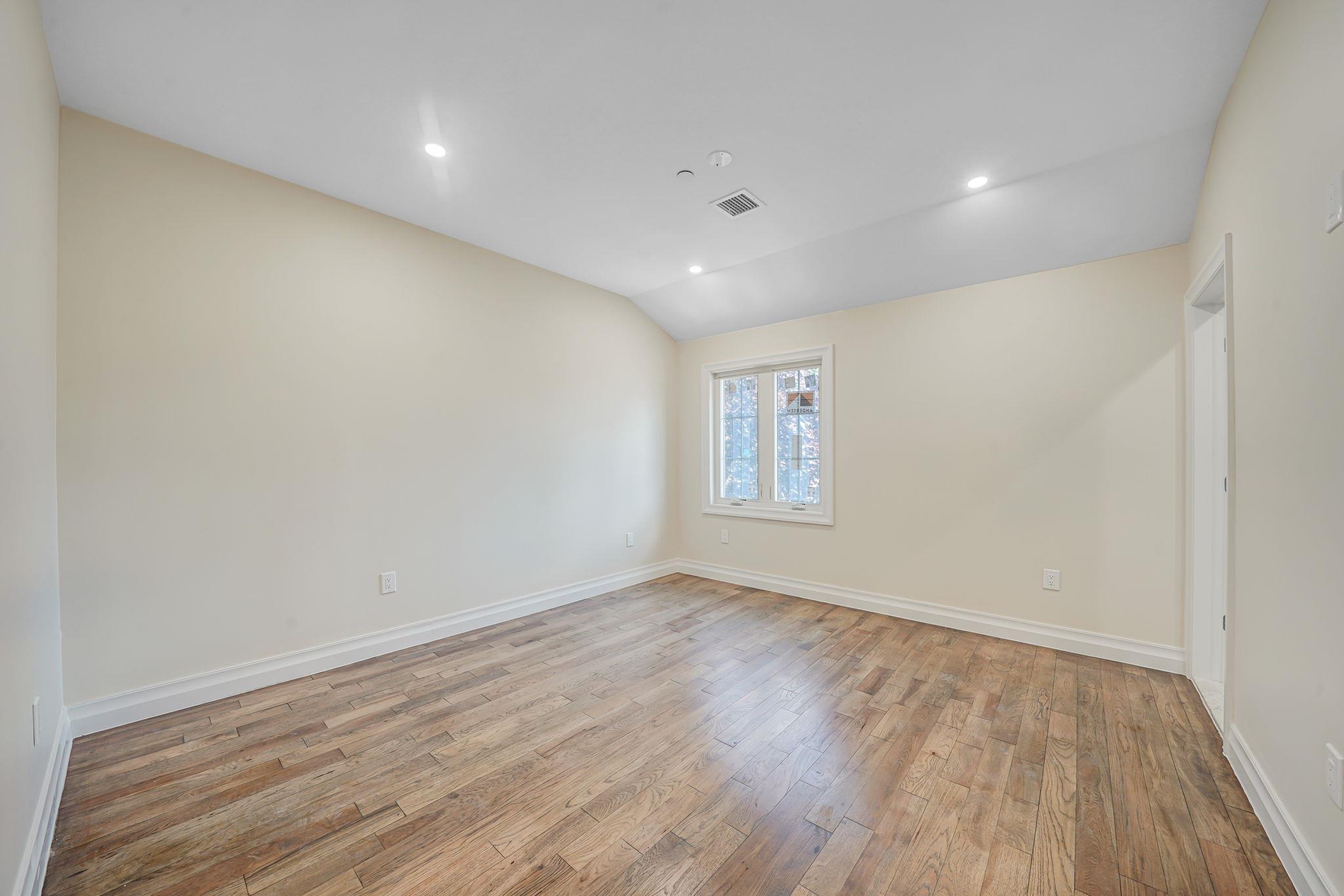 261-16 E Williston Avenue, Floral Park, NY 1001