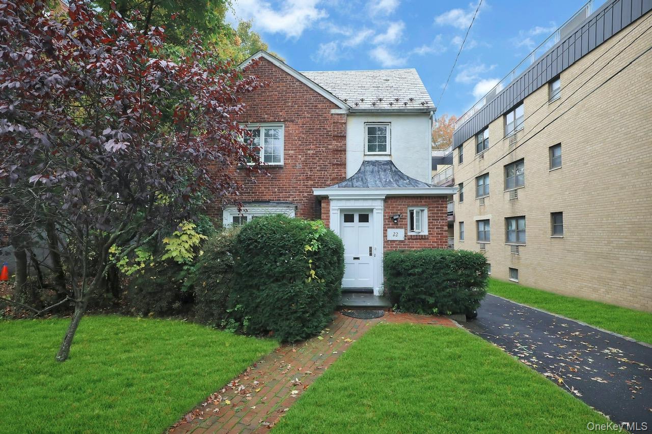 22 Chapel Place # 1st Floor, Great Neck, NY 11021
