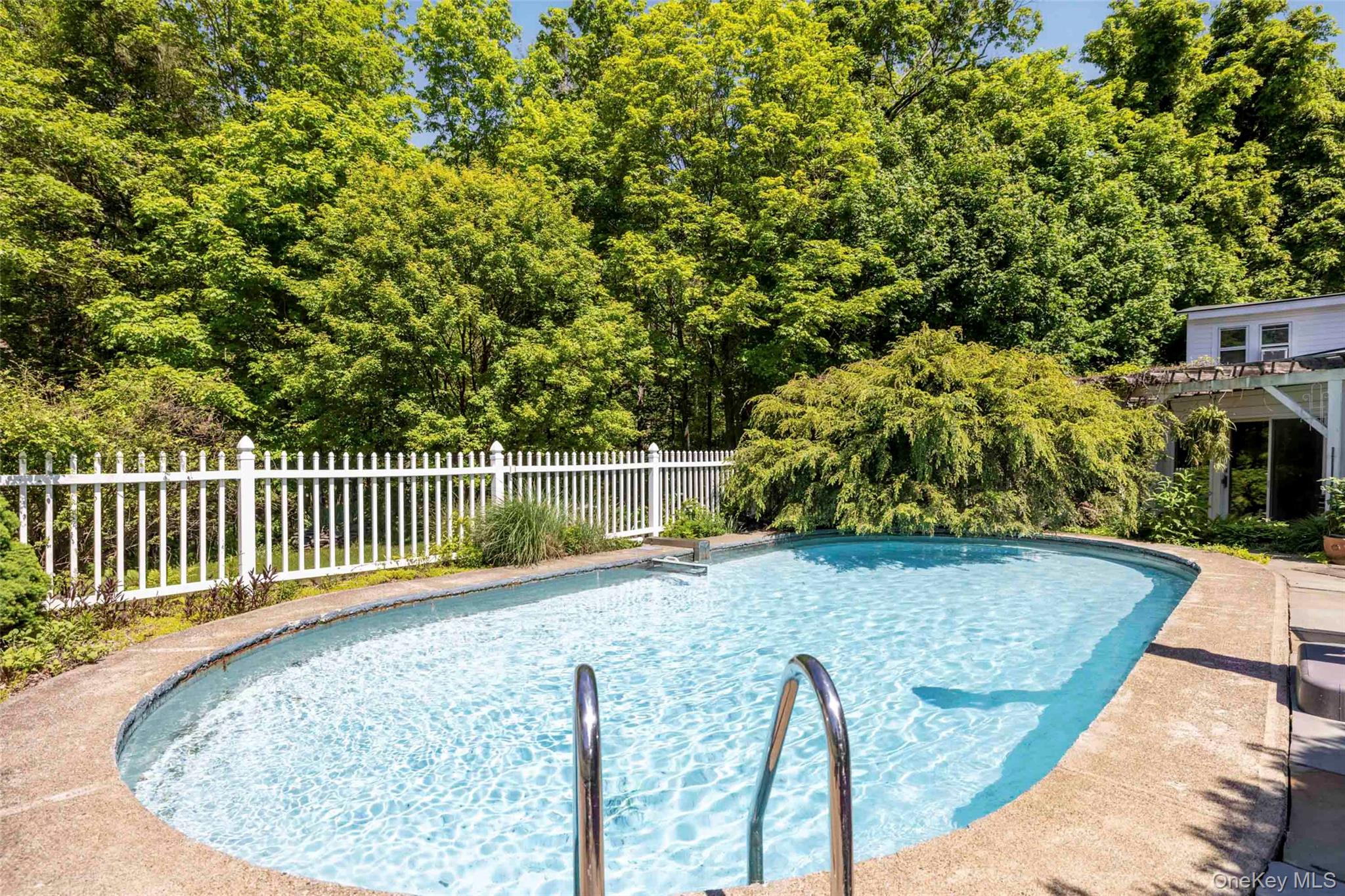 1716 Route 212, Saugerties, NY 12477