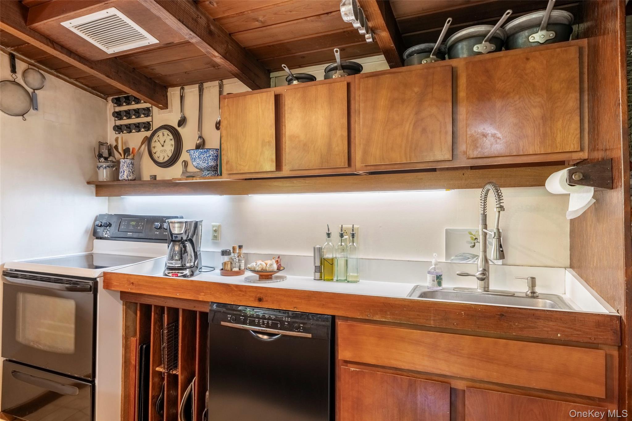 1716 Route 212, Saugerties, NY 12477