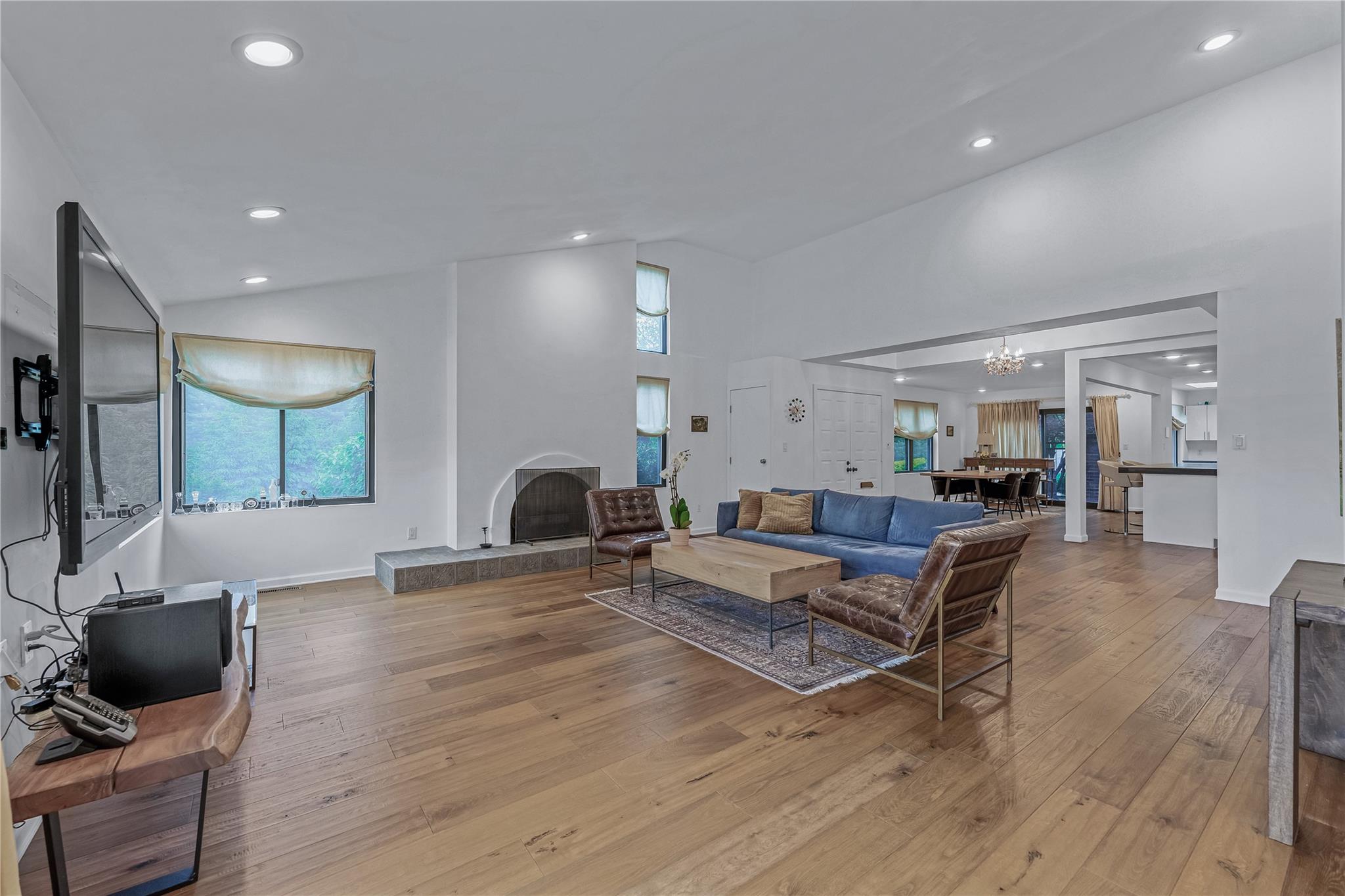 291 Starling Court, Manhasset, NY 11030