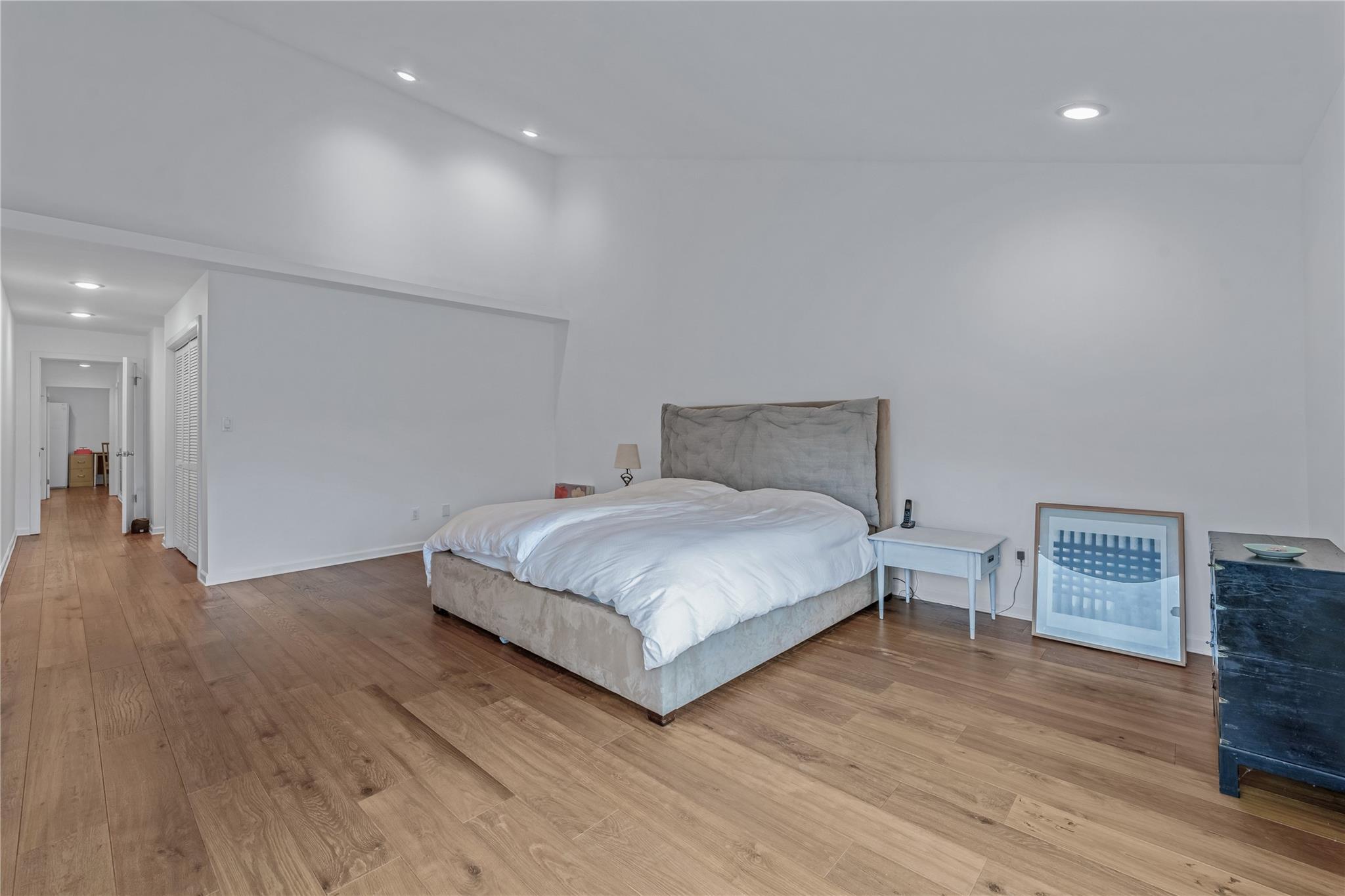 291 Starling Court, Manhasset, NY 11030