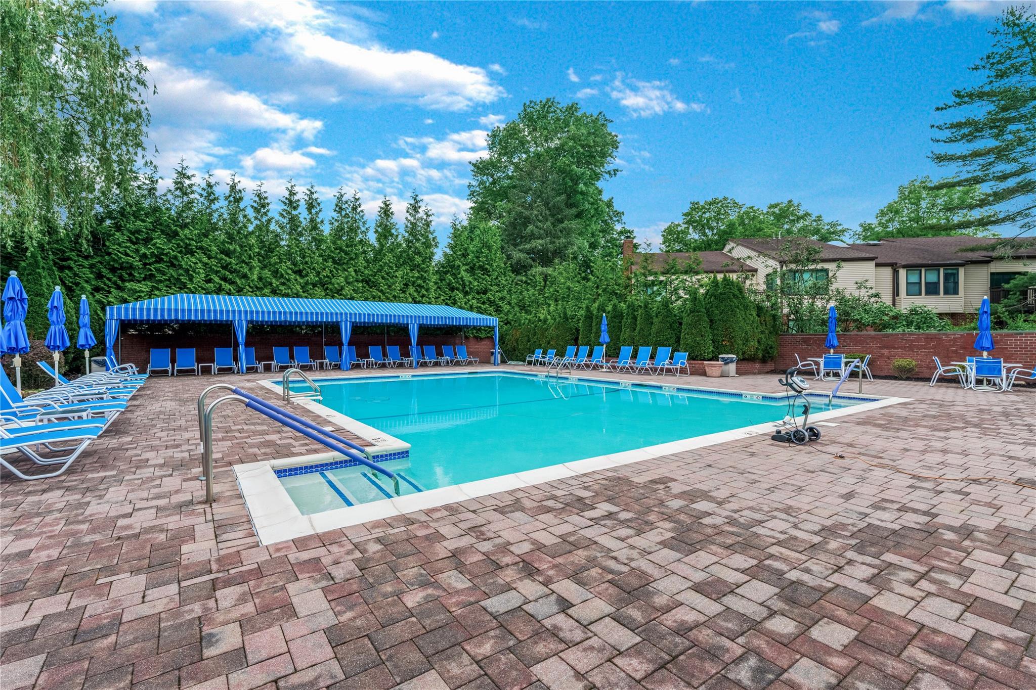 291 Starling Court, Manhasset, NY 11030