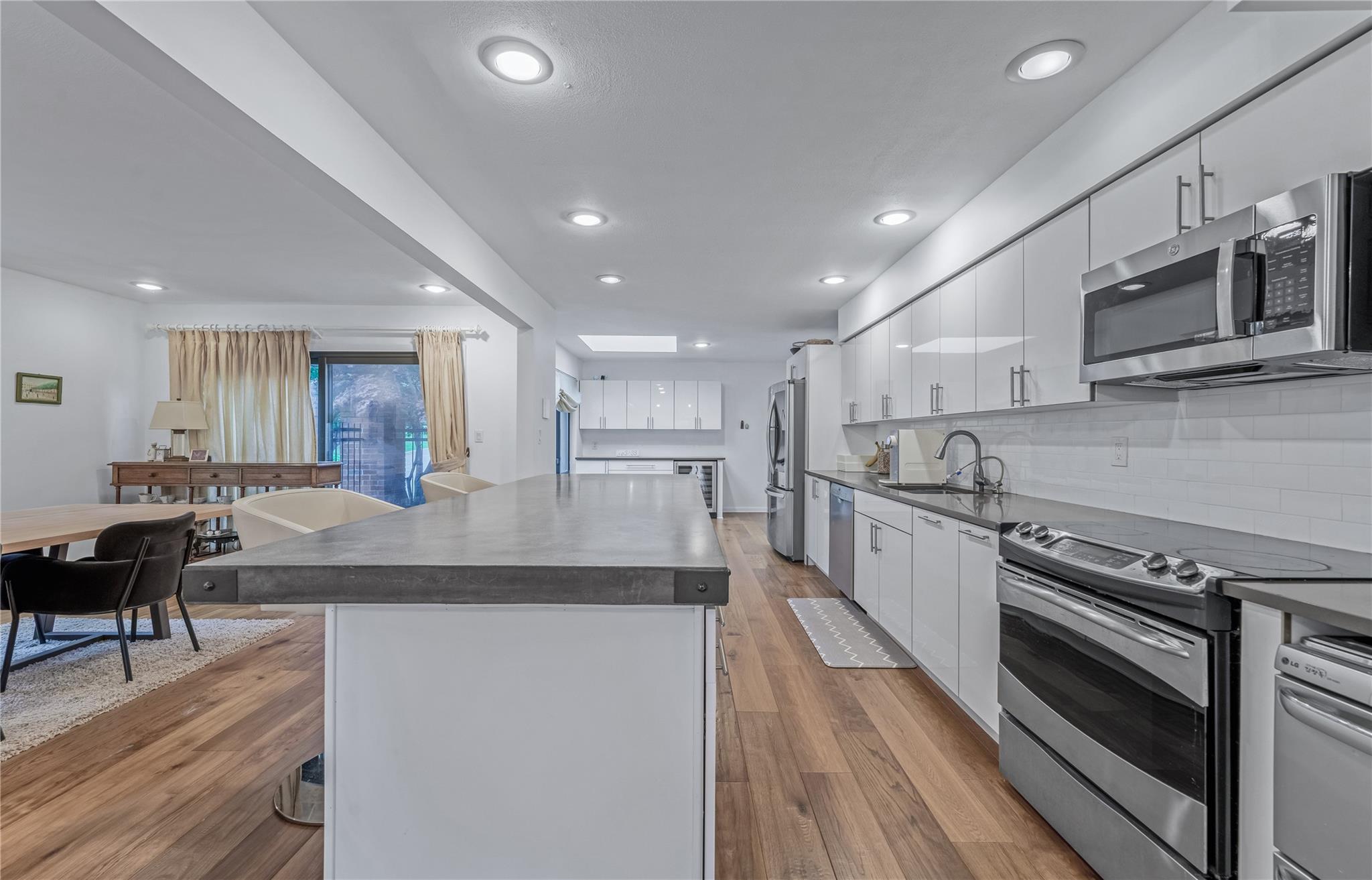 291 Starling Court, Manhasset, NY 11030