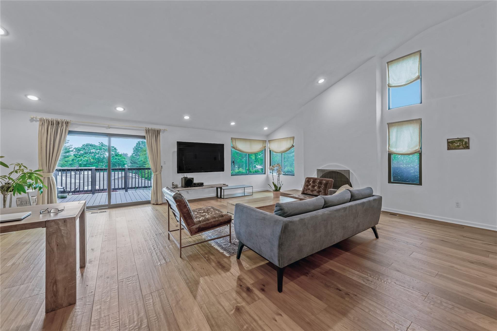 291 Starling Court, Manhasset, NY 11030