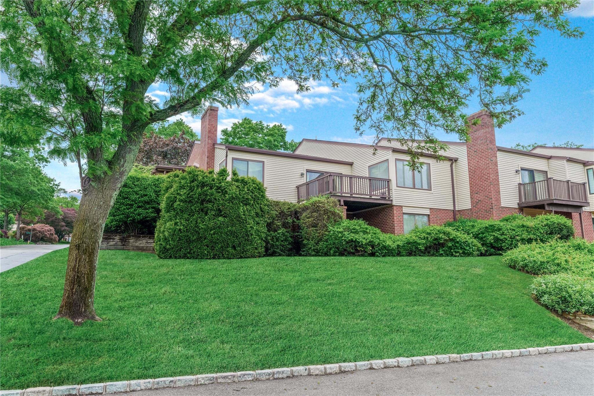 291 Starling Court, Manhasset, NY 11030