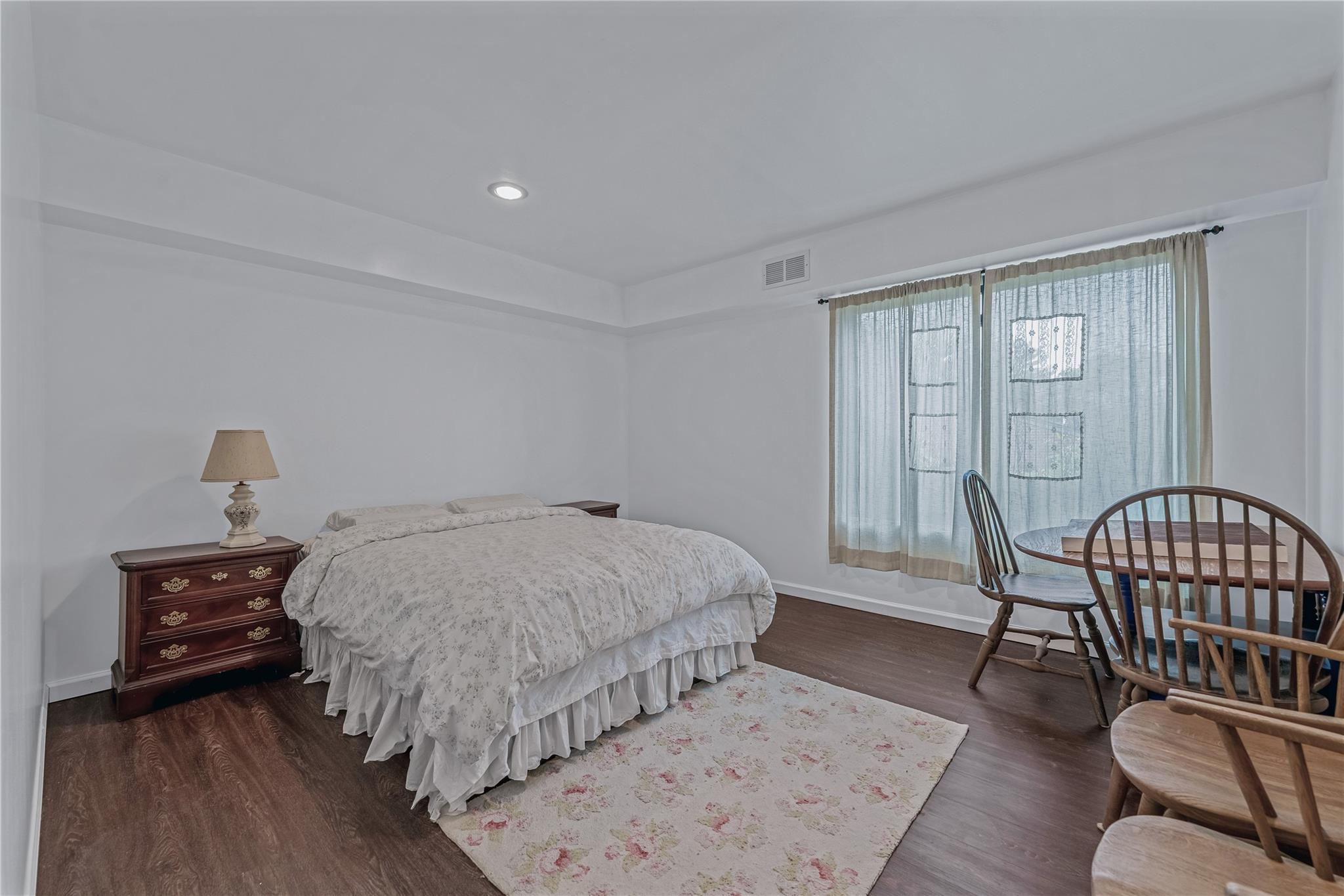 291 Starling Court, Manhasset, NY 11030