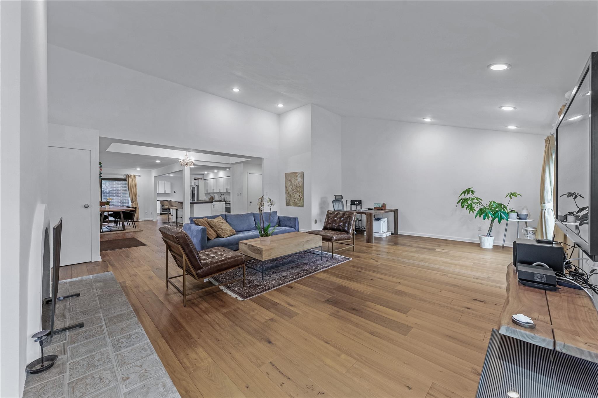 291 Starling Court, Manhasset, NY 11030