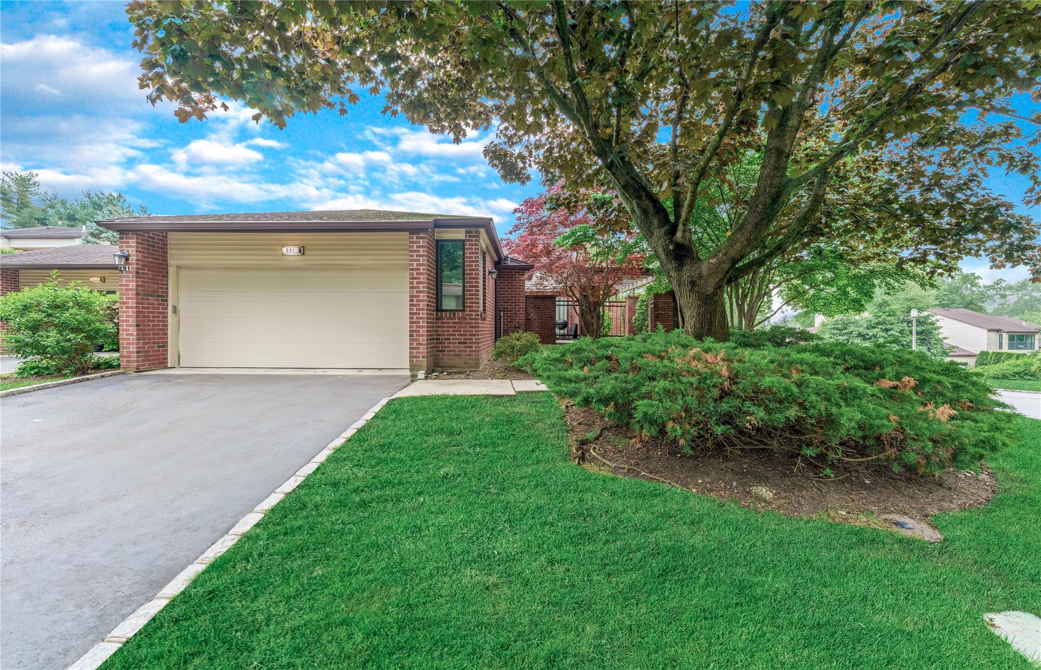 291 Starling Court, Manhasset, NY 11030