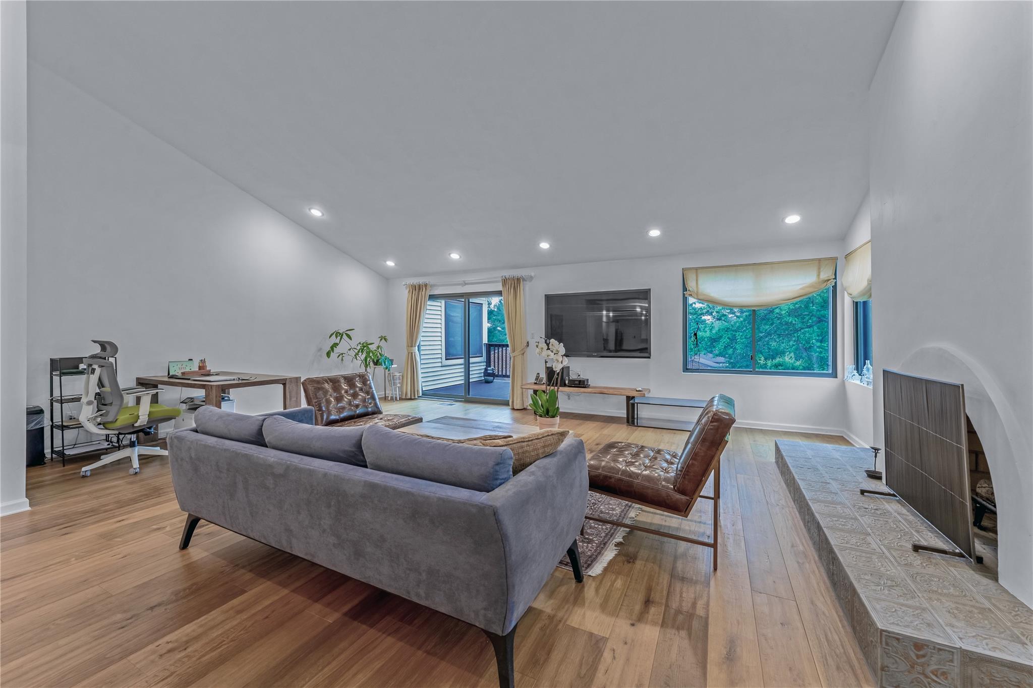 291 Starling Court, Manhasset, NY 11030