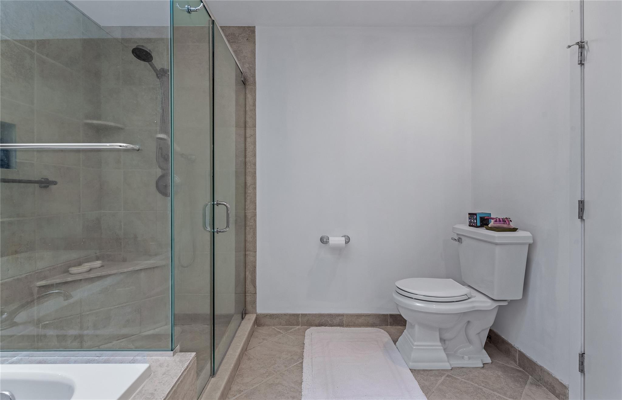 291 Starling Court, Manhasset, NY 11030