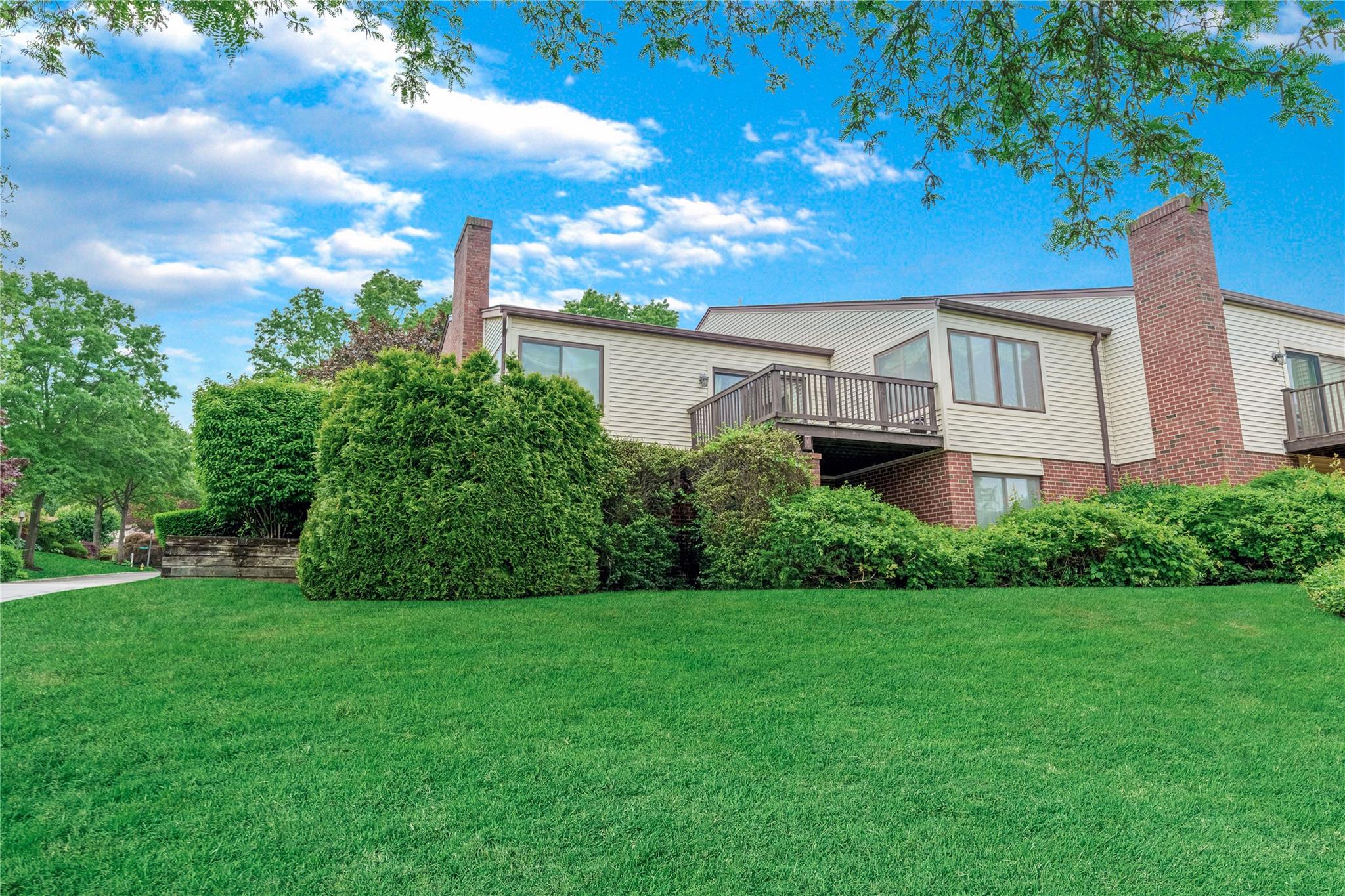 291 Starling Court, Manhasset, NY 11030