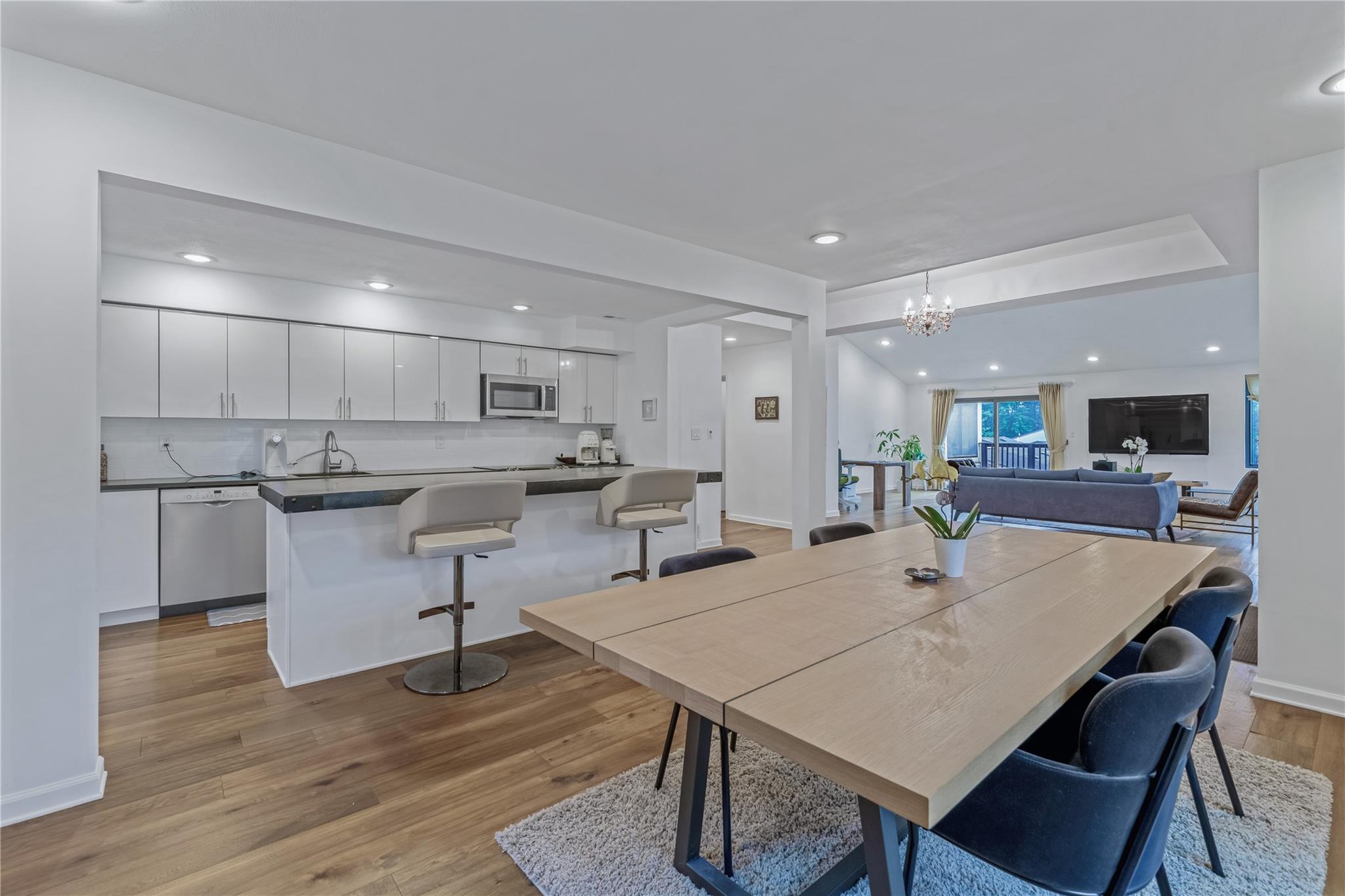 291 Starling Court, Manhasset, NY 11030