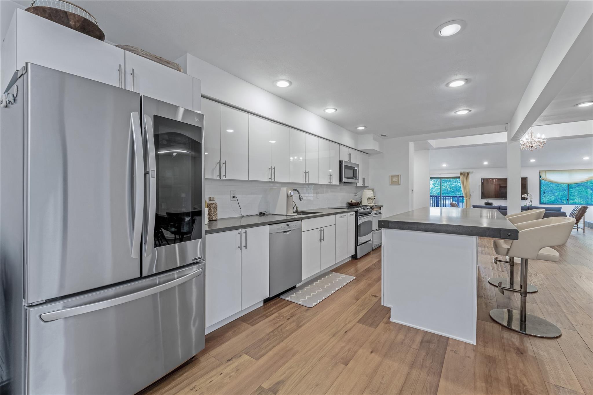 291 Starling Court, Manhasset, NY 11030