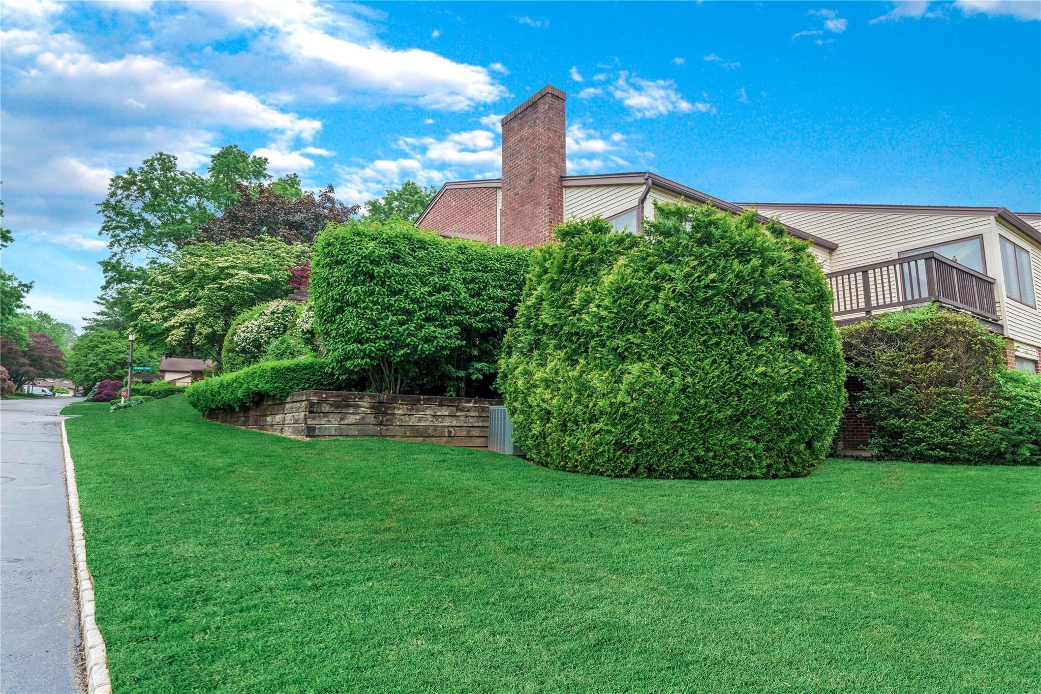 291 Starling Court, Manhasset, NY 11030