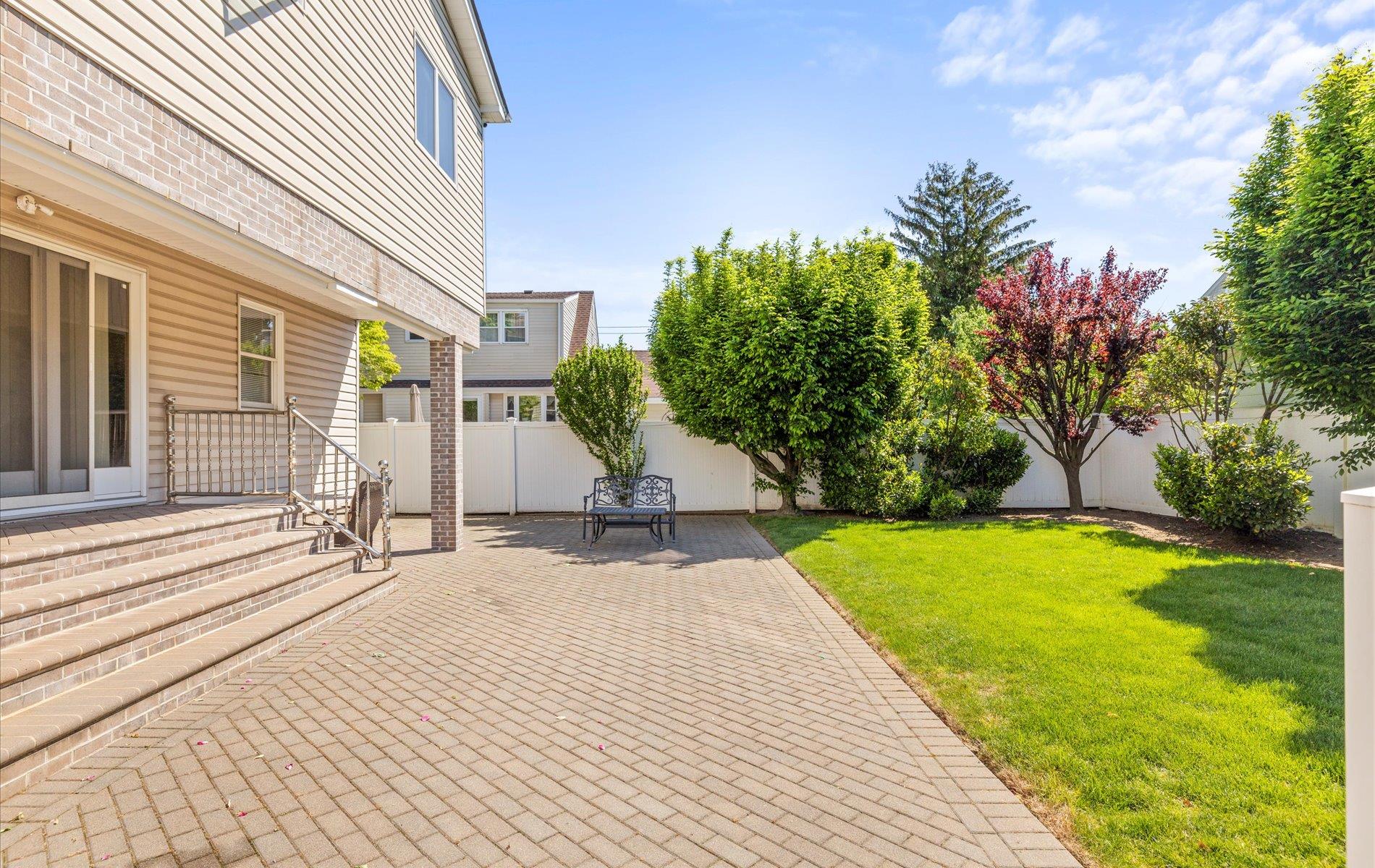 2730 Court Street, Bellmore, NY 11710